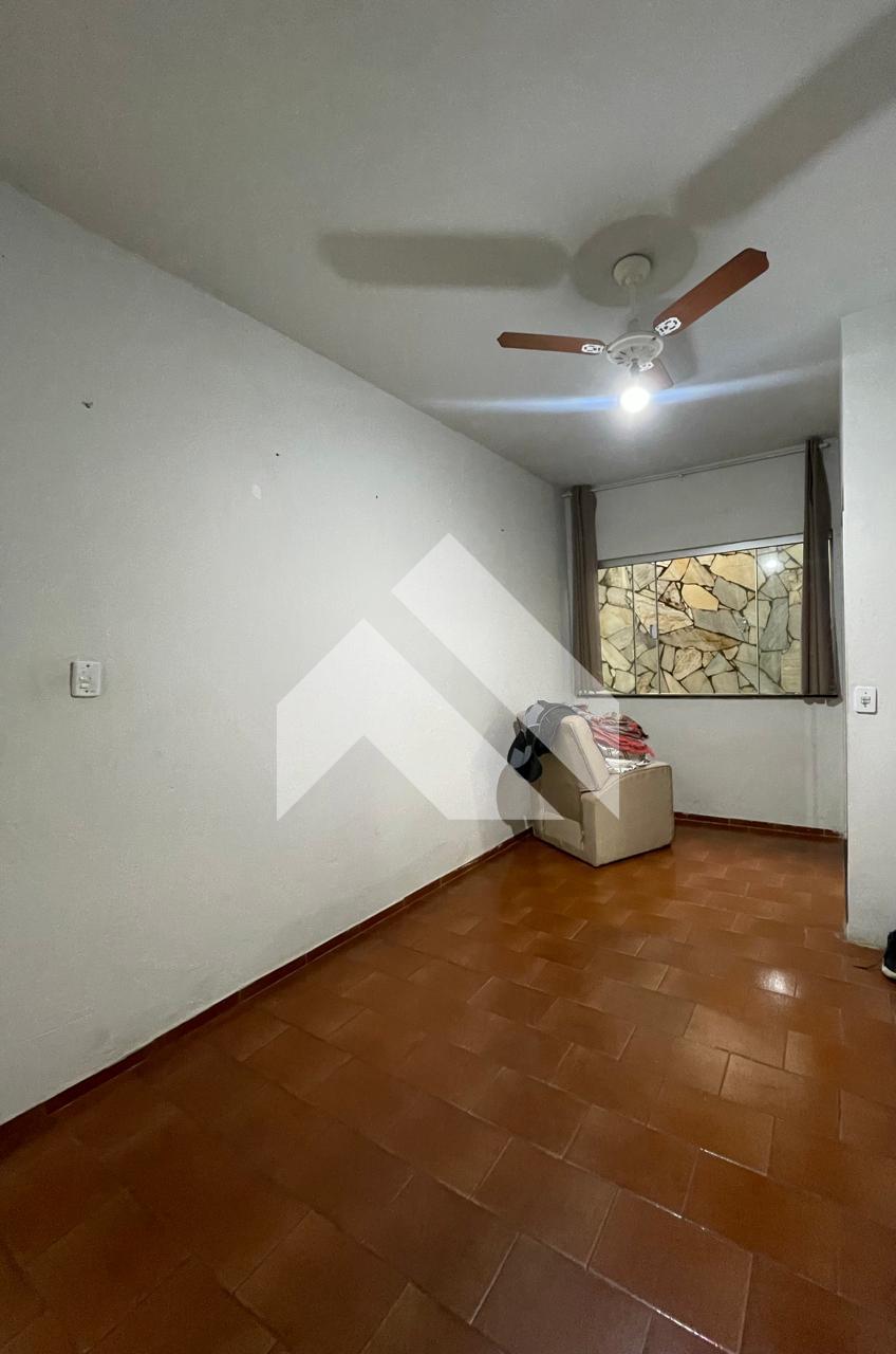 CASA À VENDA BAIRRO CENTRO, SÃO SEBASTIÃO DO PARAÍSO - MG.