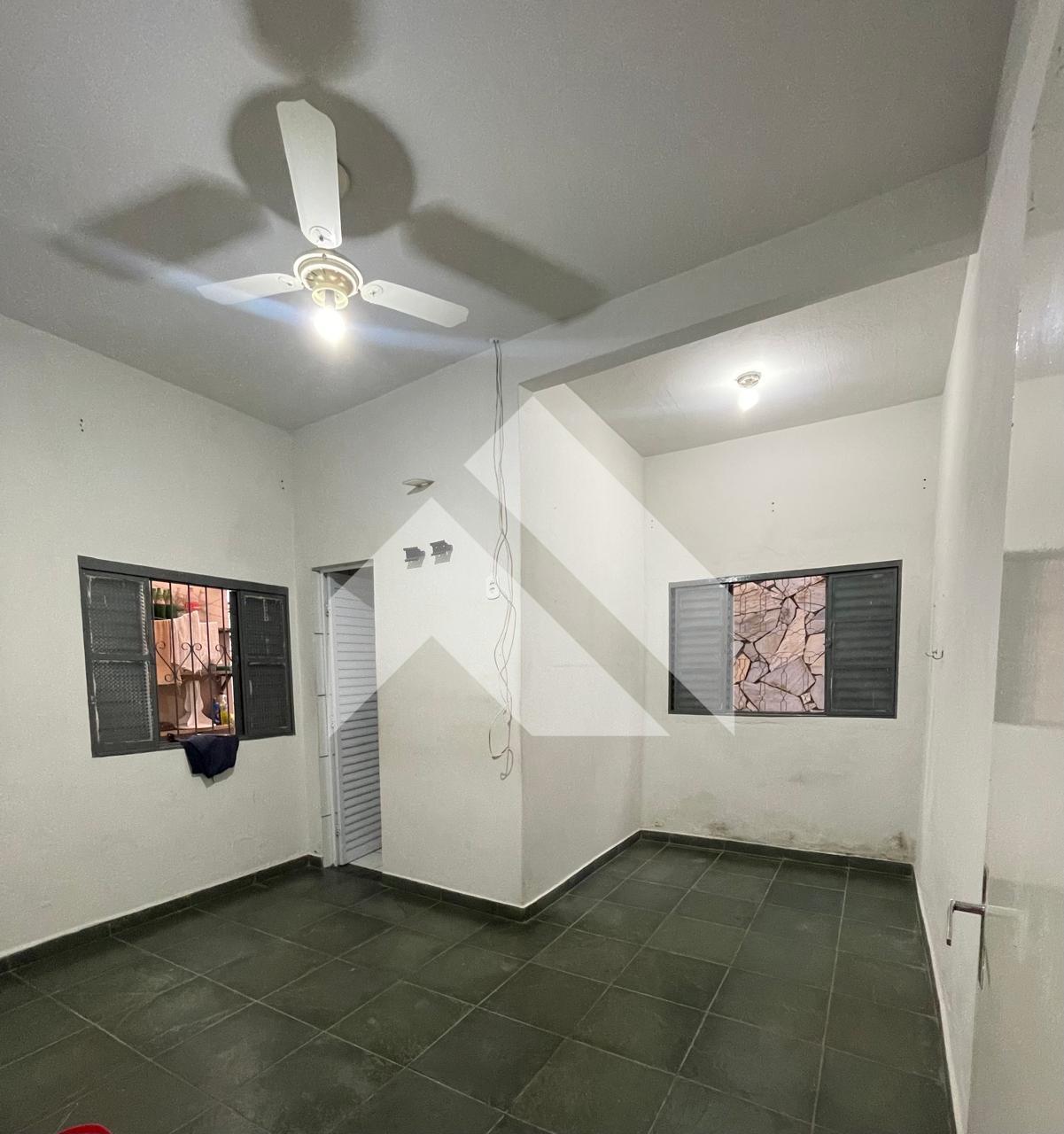 CASA À VENDA BAIRRO CENTRO, SÃO SEBASTIÃO DO PARAÍSO - MG.