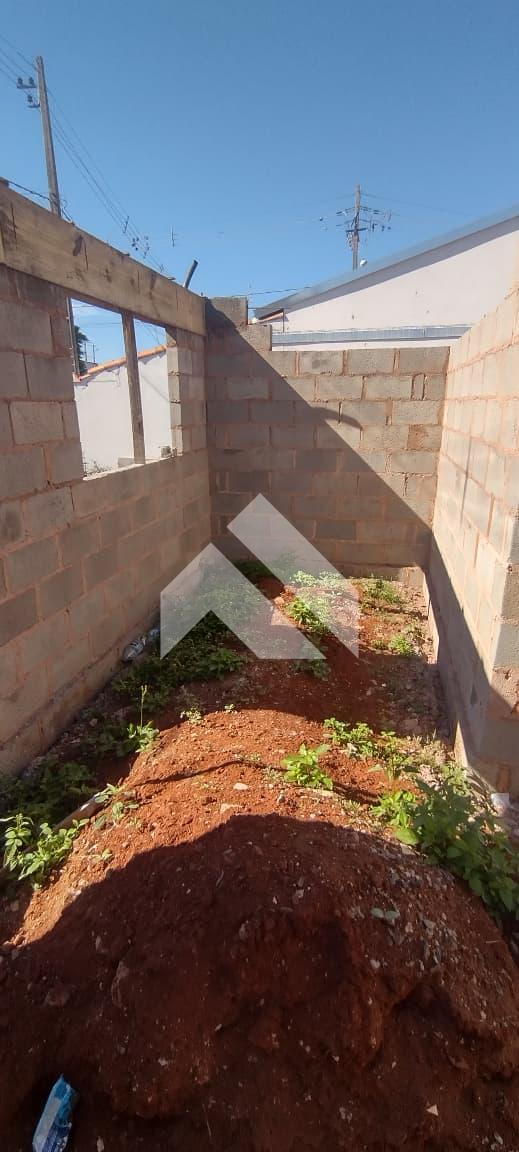 CASA A VENDA JARDIM DIAMANTINA 2 QUARTOS SENDO UM DELES SUÍTE