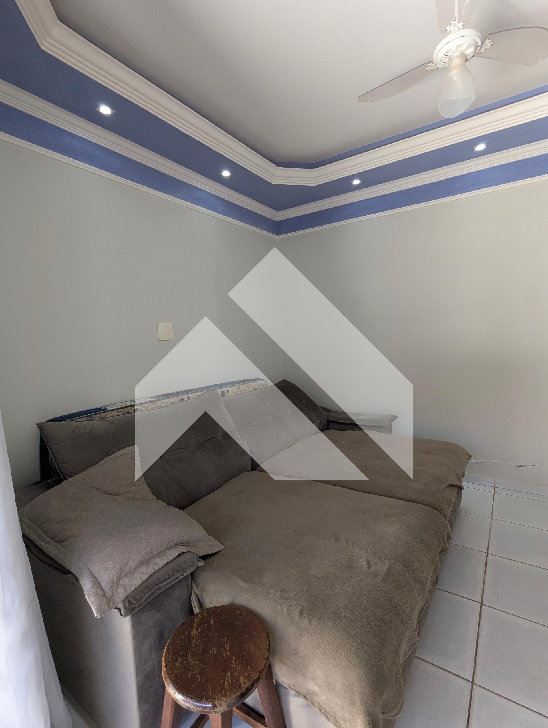 Casa no São Sebastião: 2 Qts (1 Suíte), Garagem Coberta e Vara...