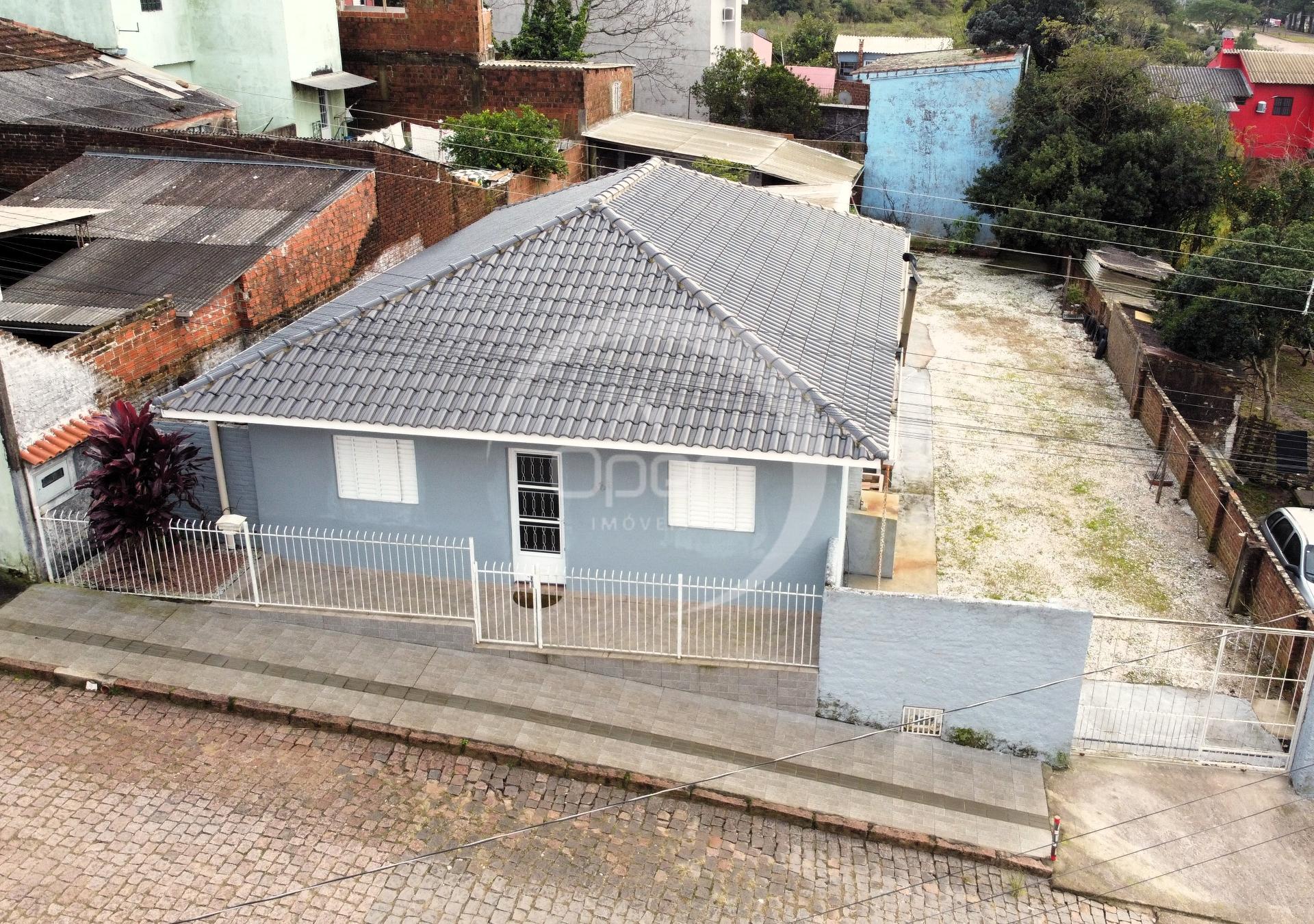 Casa ampla, iluminada e bem localizada em Caçapava do Sul