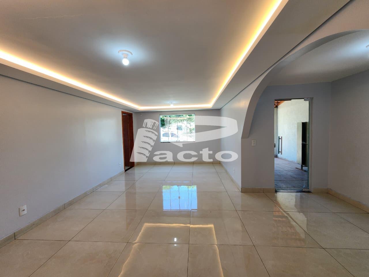 CASA 02 QUARTOS E 01 SUíTE