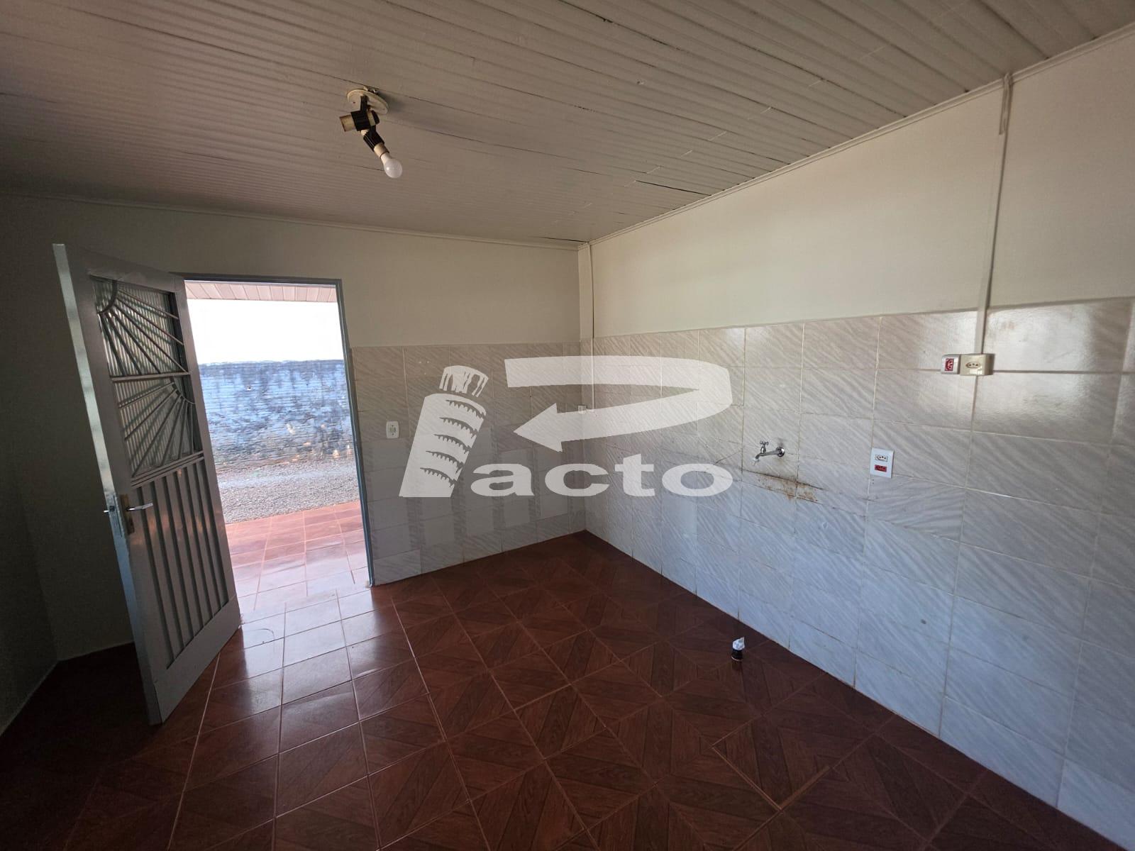 CASA 02 QUARTOS EM TOLEDO