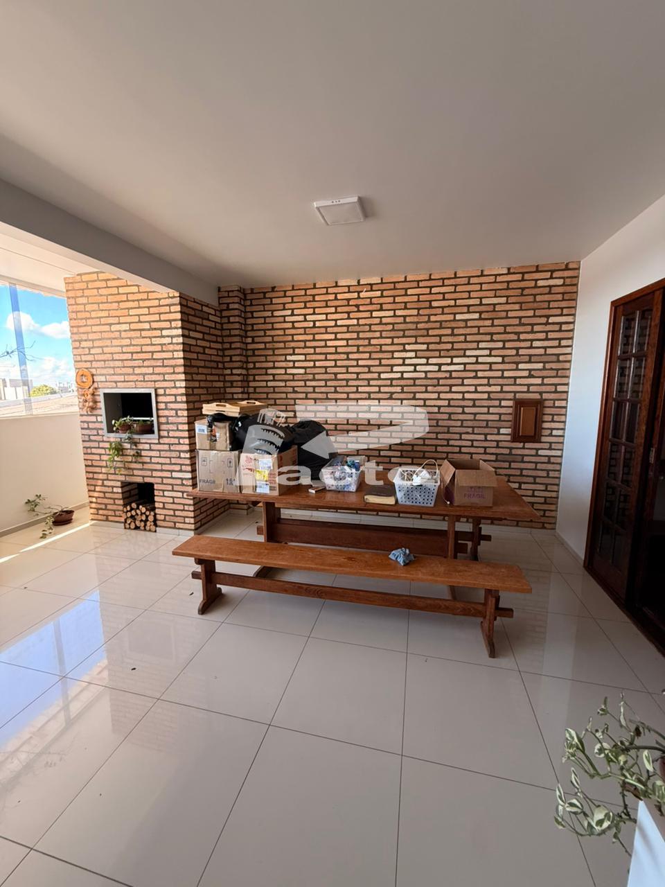 APARTAMENTO 02 QUARTOS E 01 SUITE COM CLOSET