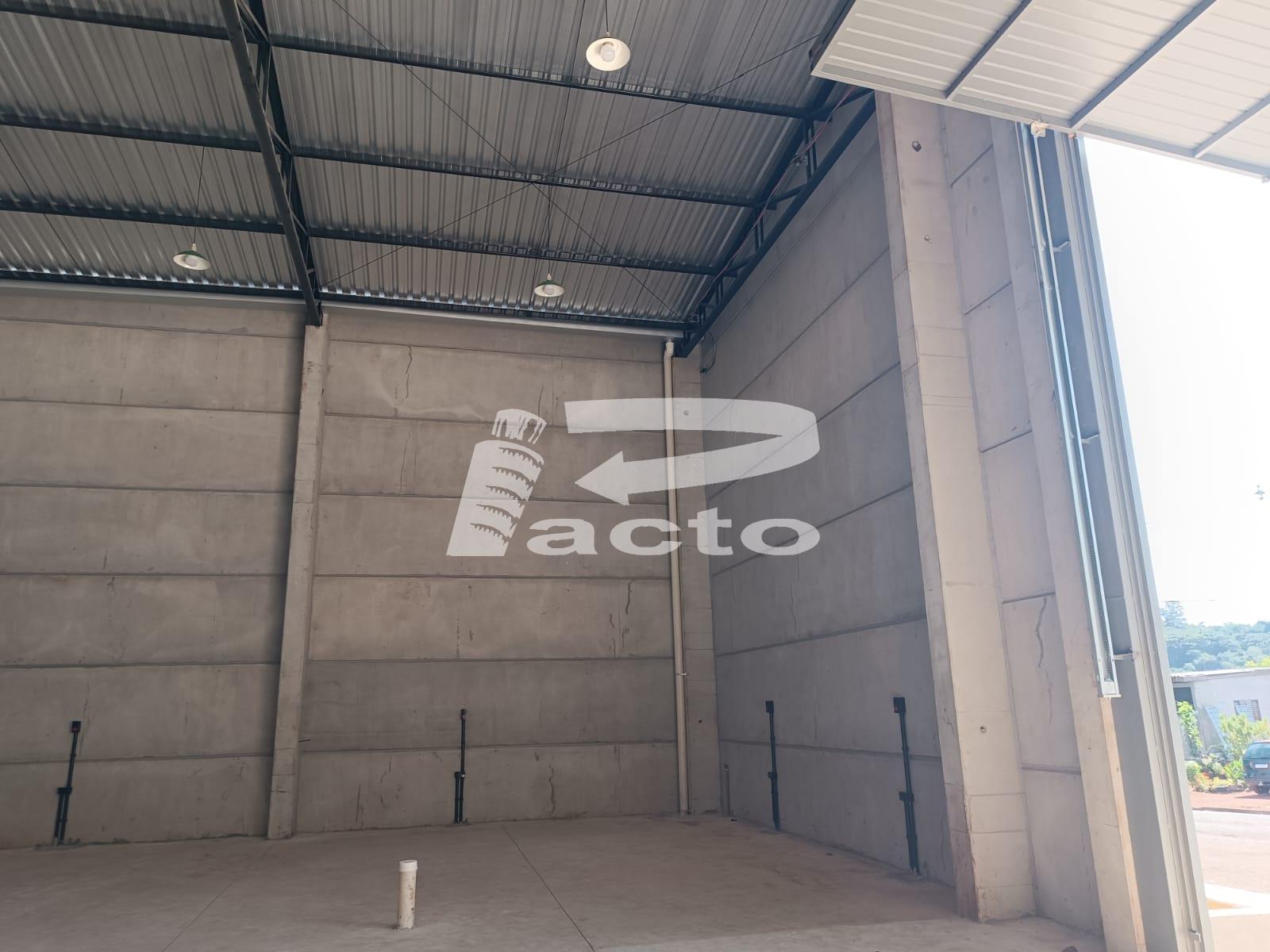 BARRACAO COM AREA DE 180 M