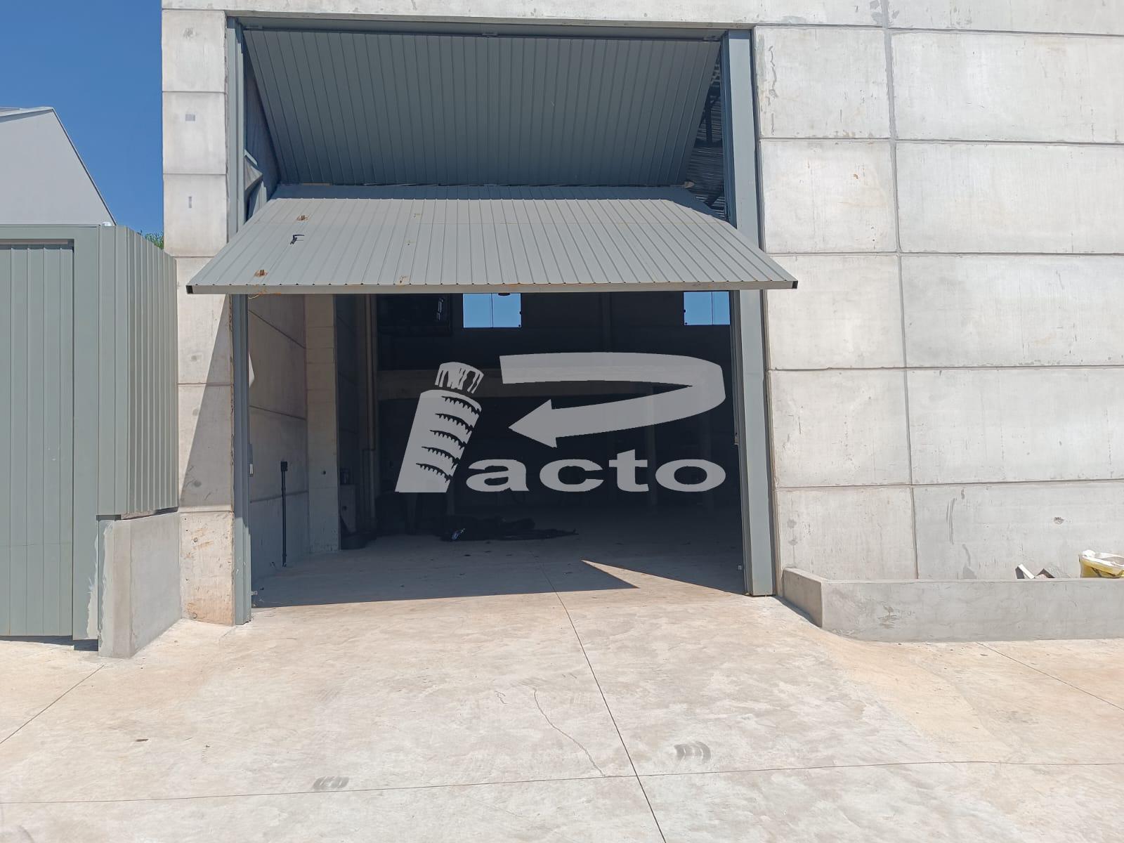 BARRACAO COM AREA DE 180 M