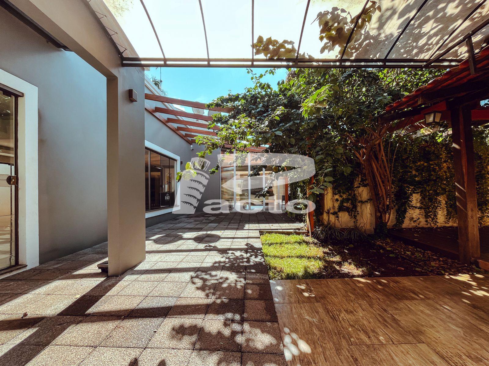 CASA COMERCIAL COM PISCINA
