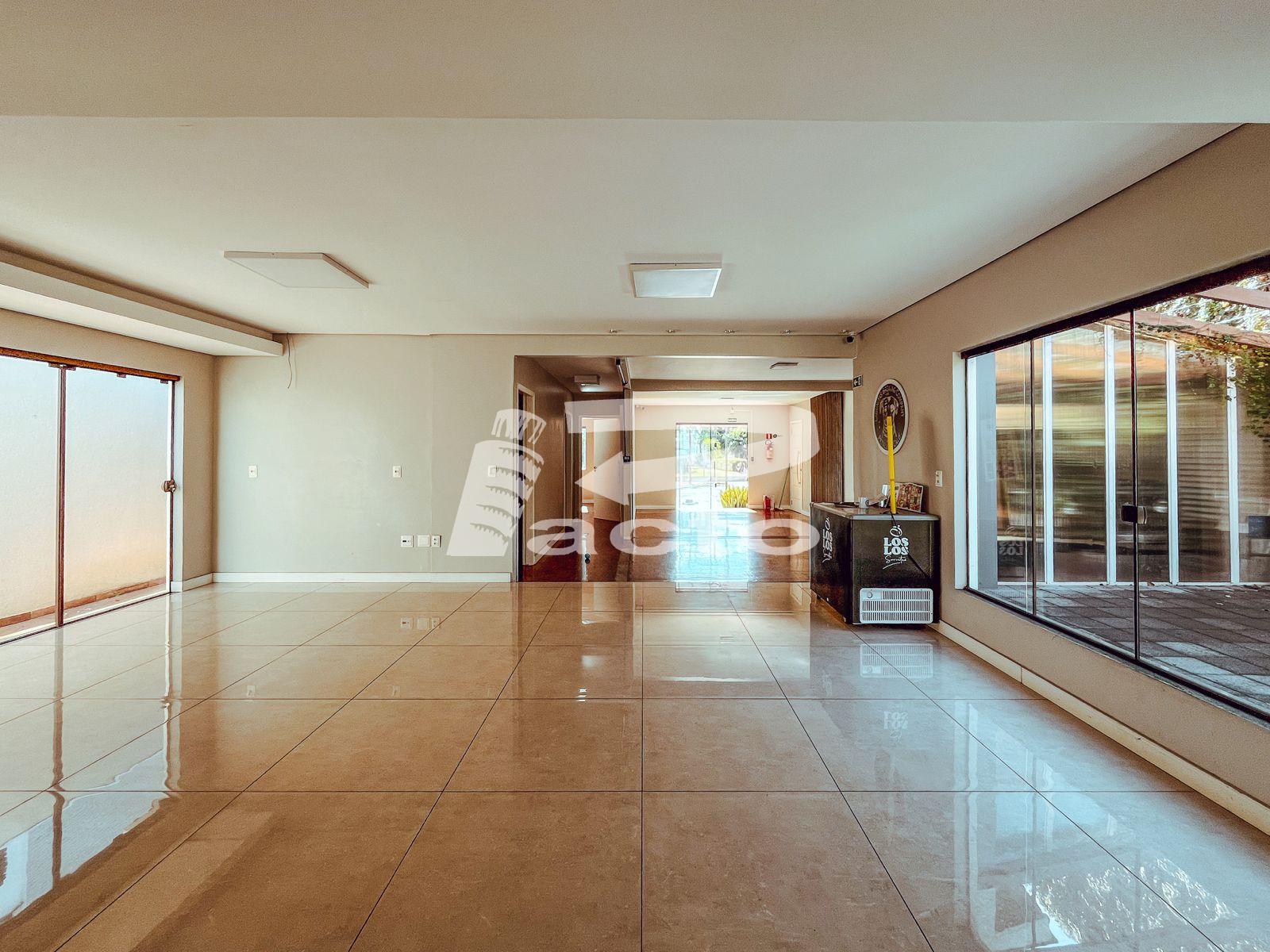 CASA COMERCIAL COM PISCINA