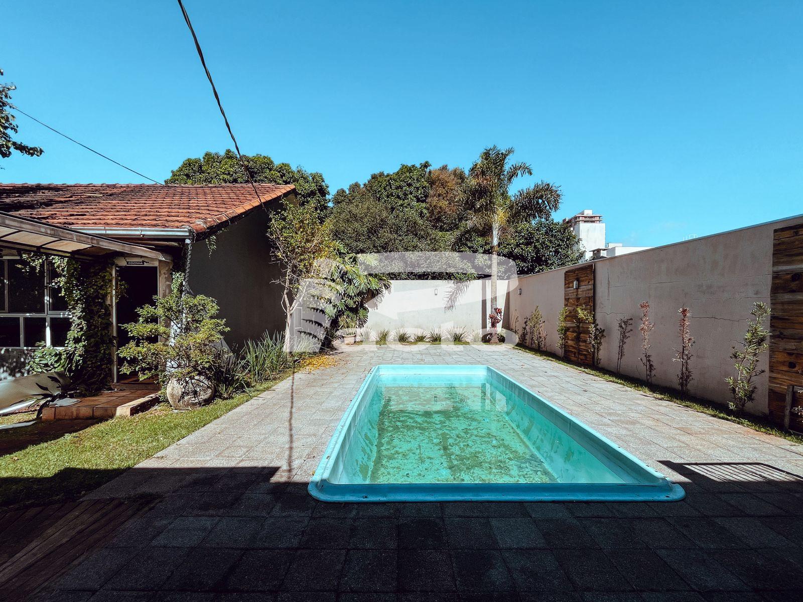 CASA COMERCIAL COM PISCINA