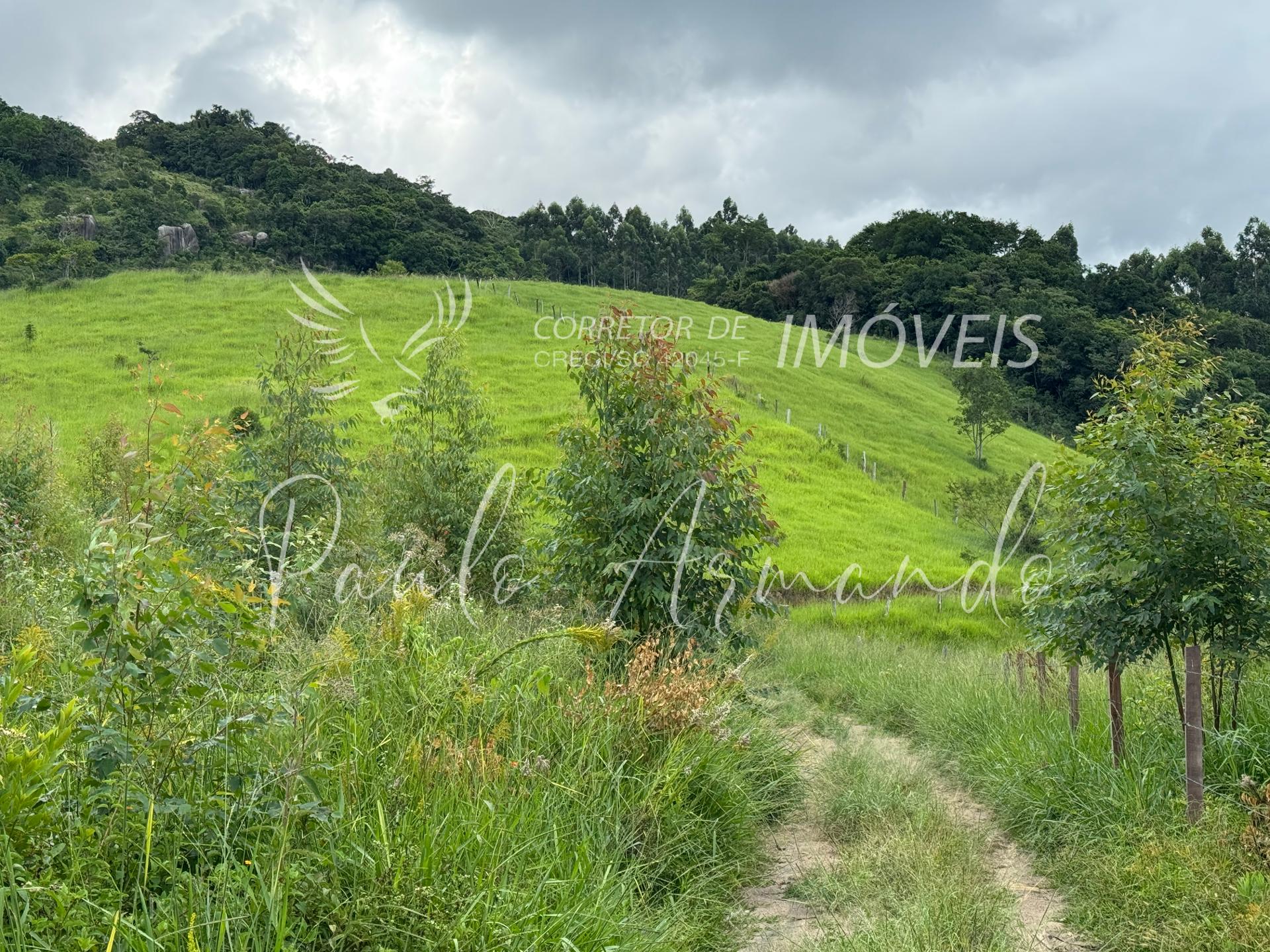 Área Rural com linda vista para lagoa de Imaruí, Possui nascente
