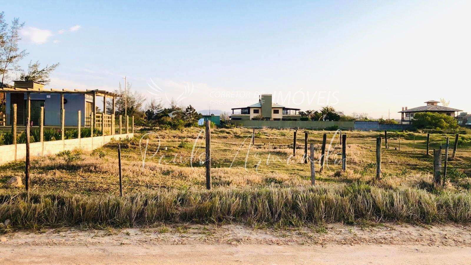Terreno a 50 metros da Lagoa, 150 metros da Praia de Ibiraquera