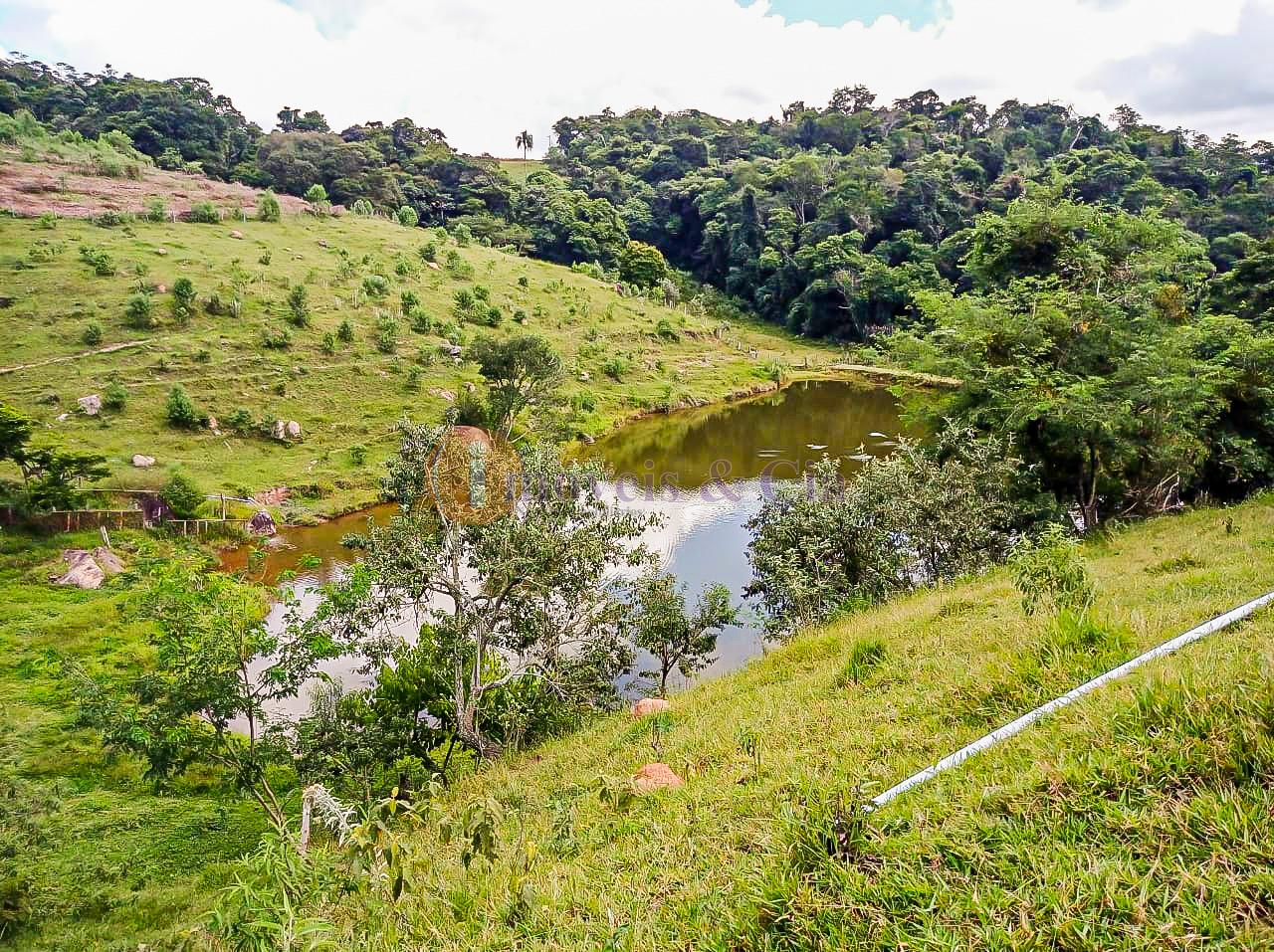 Gleba em Atibaia-SP com 20.131m  Lago aos fundos e escritura d...