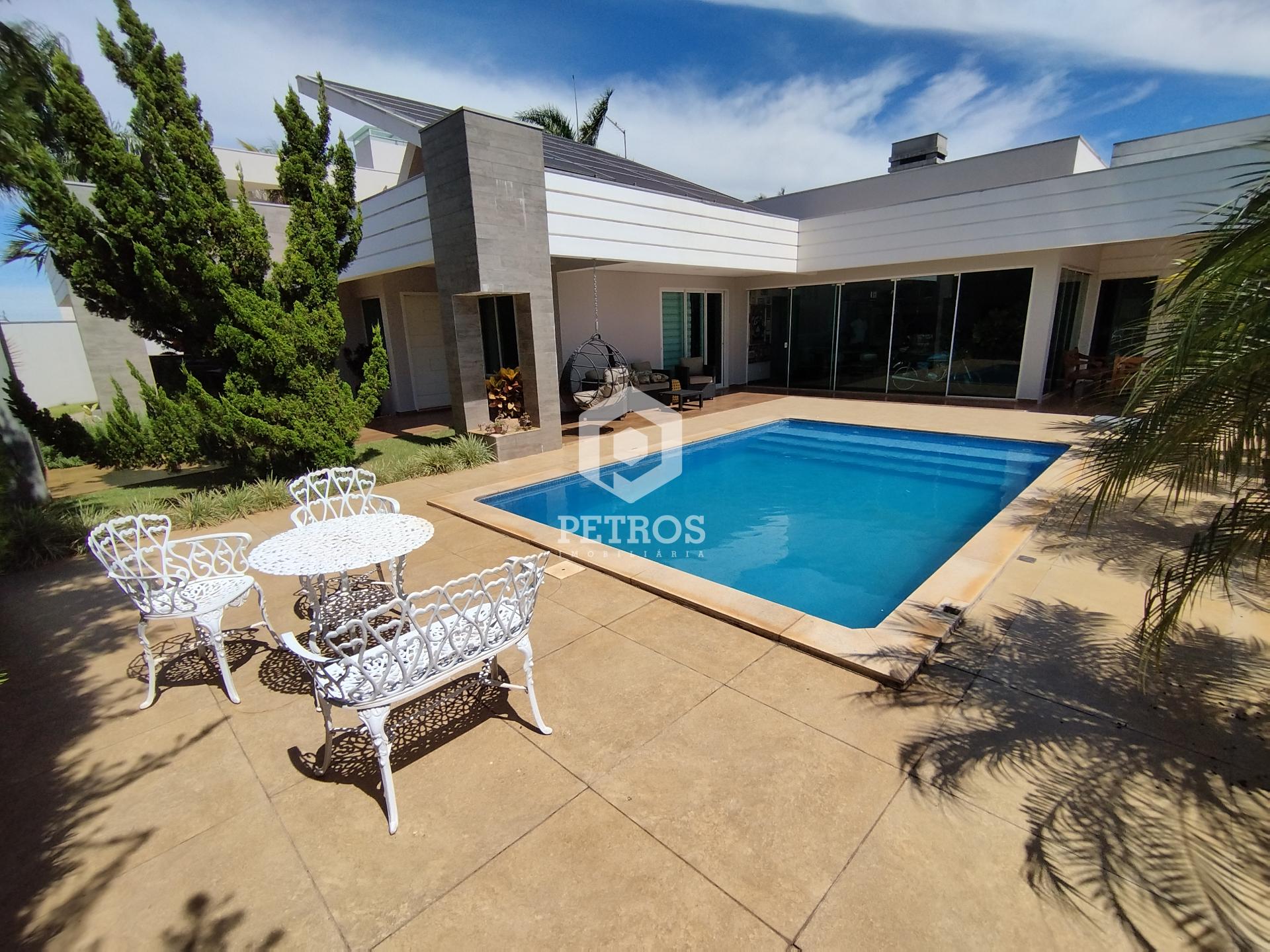 CASA COM PISCINA  ALTO PADRO MOBILIADA - VILA INDUSTRIAL
