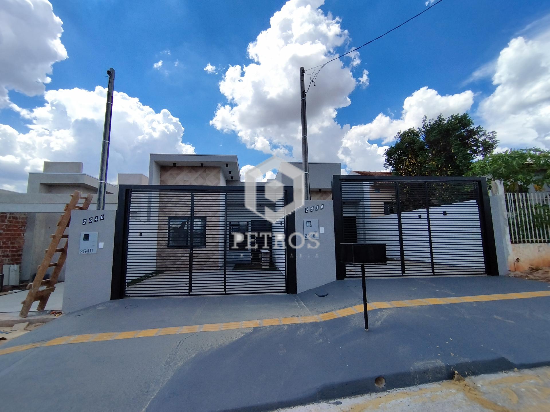 CASA COM 1 SUITE E 2 QUARTOS - COOPAGRO