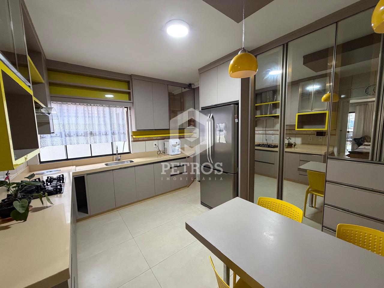 SOBRADO MOBILIADO - CENTRO