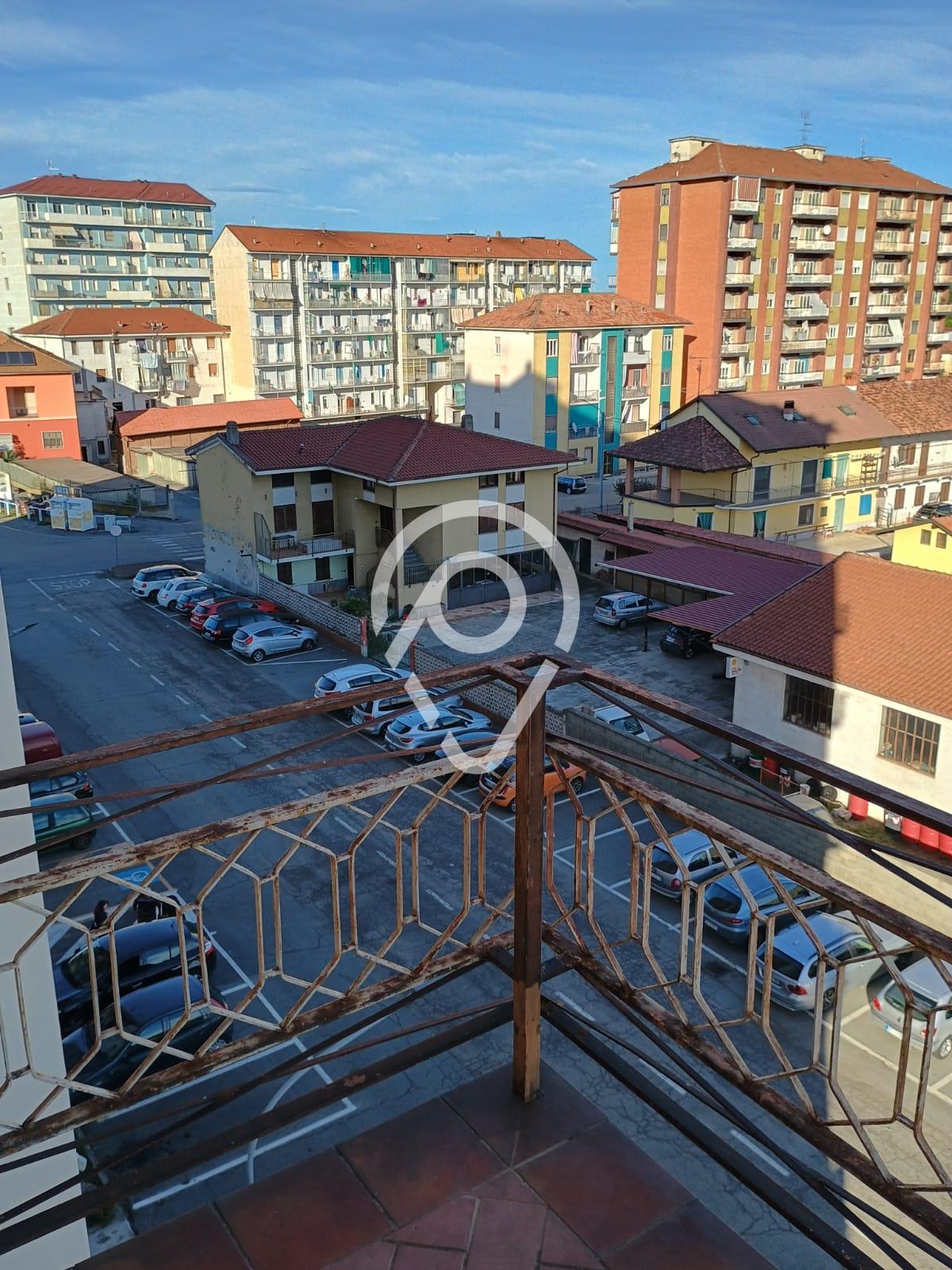 Apartamento com 2 dormitórios para locação, LIVORNO FERRARIS - VC