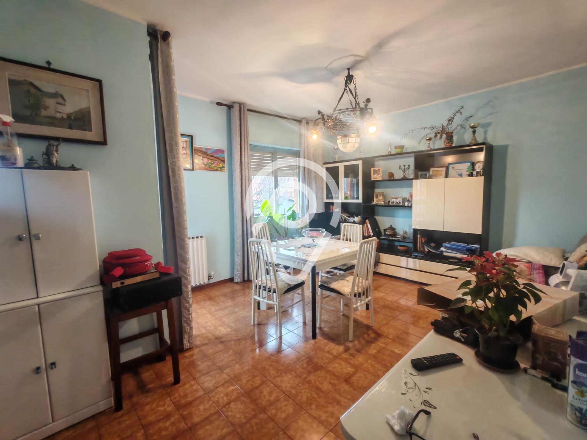 Apartamento com 2 dormitórios à venda, Borgofranco d Ivrea - TO