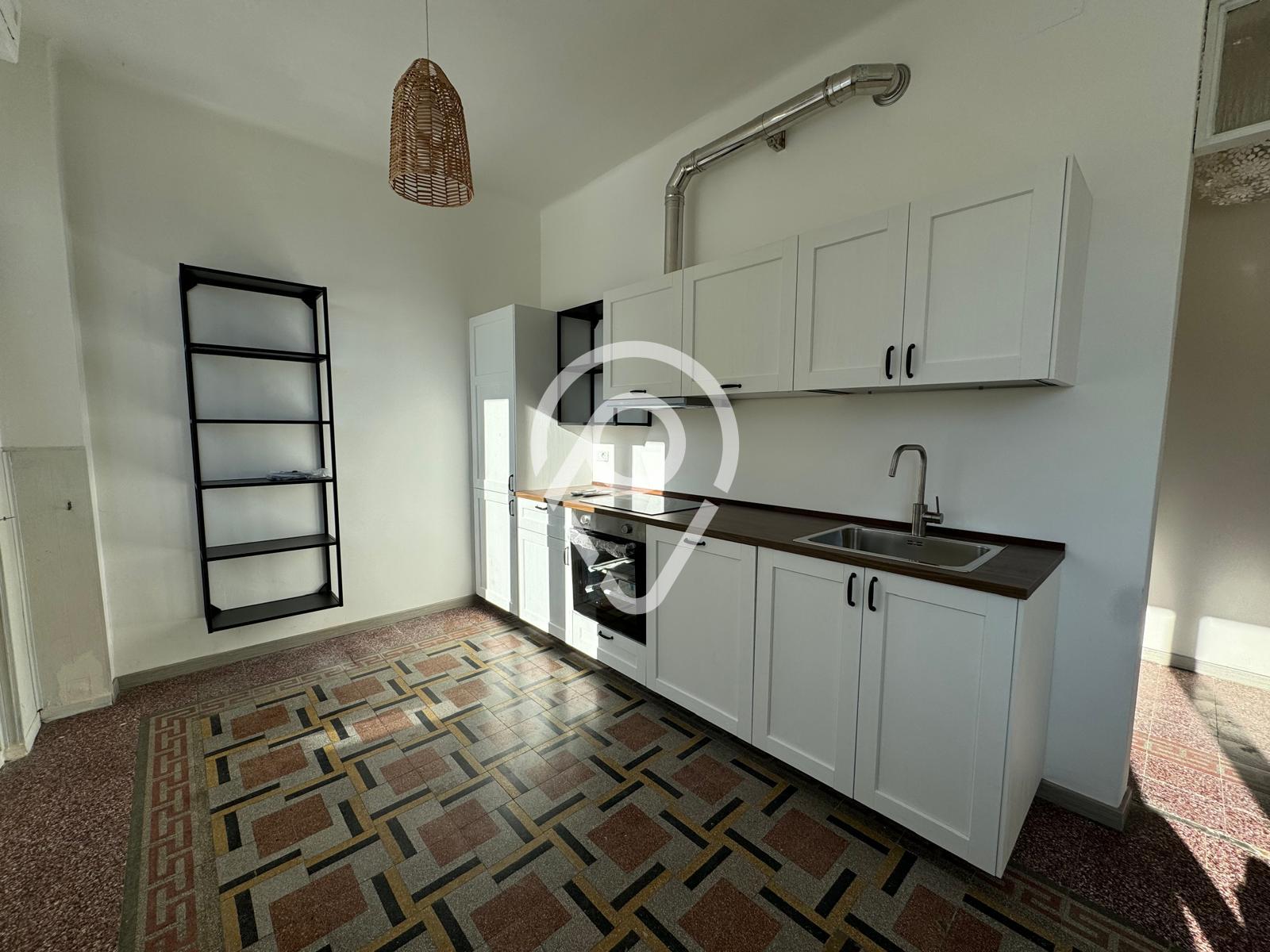 Apartamento com 2 dormitórios para locação, Centro, Castellamo...
