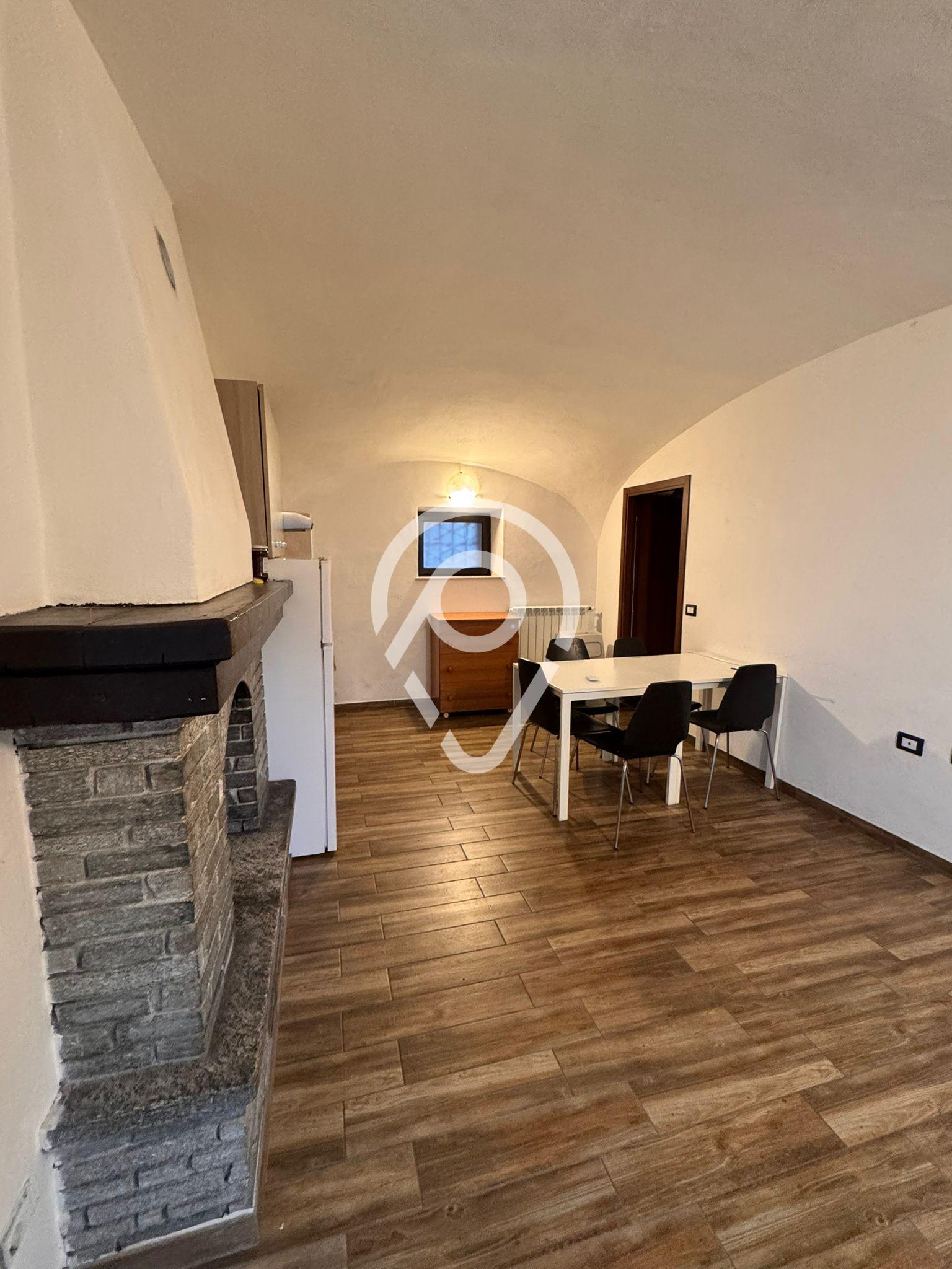 Apartamento com 2 dormitórios para locação, Tavagnasco, Tavagn...