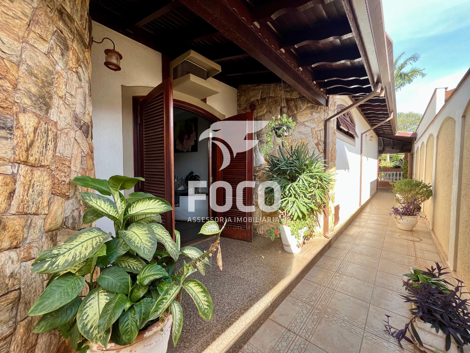 Casa  a  venda  no  centro  de  Santa  Gertrudes  -  SP