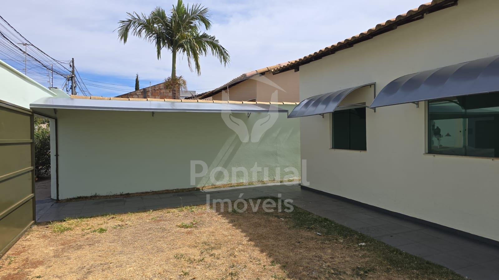 Casa com 3 dormitórios para locação, Jardim Europa, UBERLANDIA...