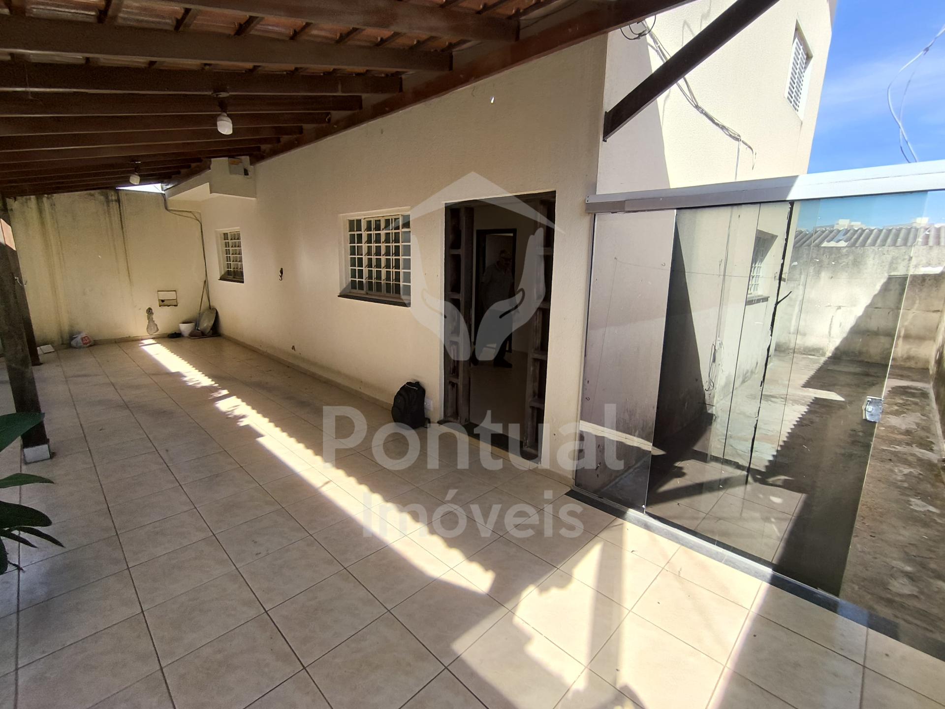 Casa com 3 dormitórios para locação, Carajás, UBERLANDIA - MG