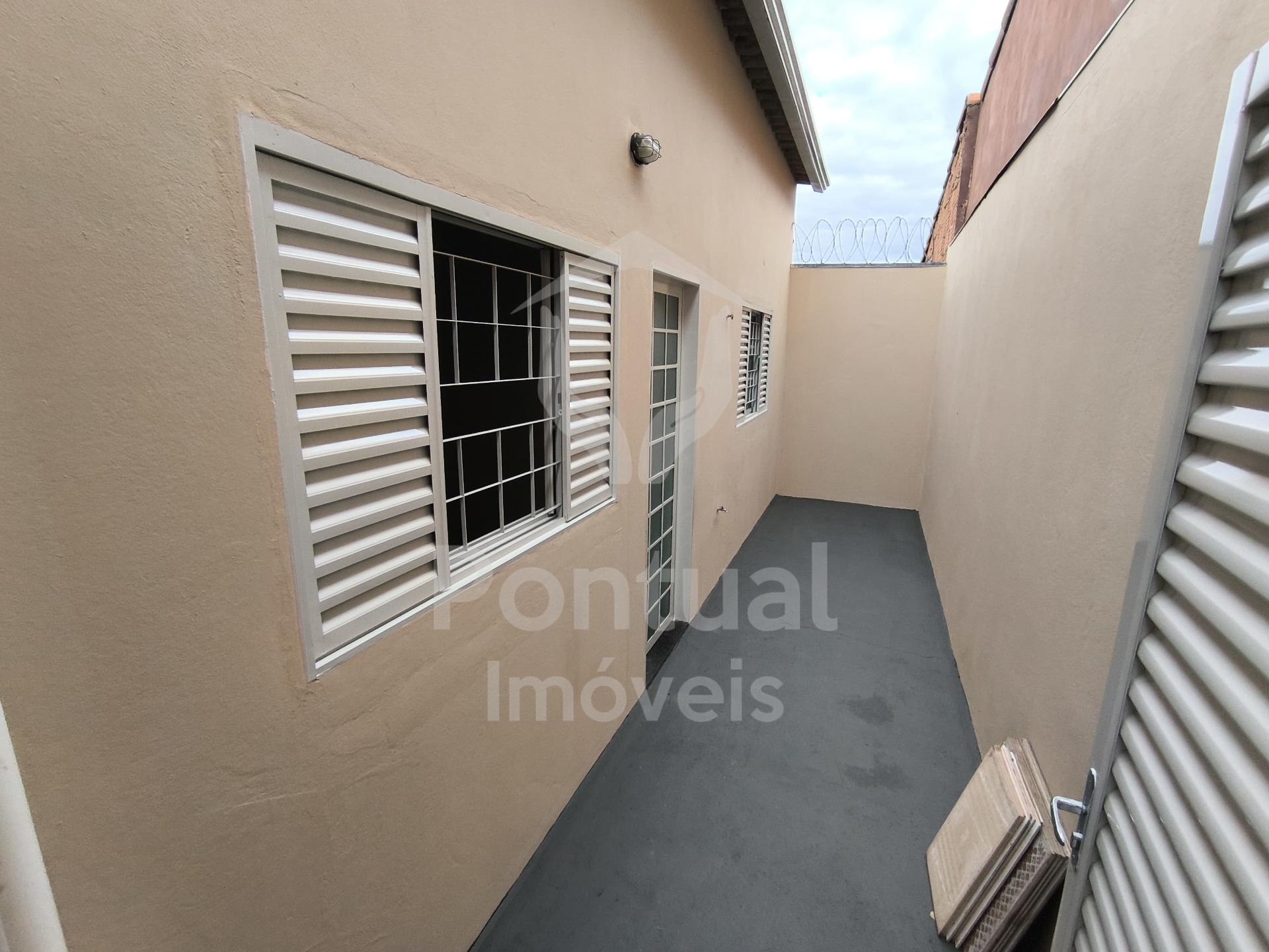 Casa com 2 dormitórios para locação, Jardim Holanda, UBERLANDI...