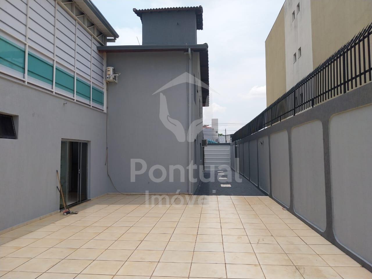 Imóvel Comercial estilo Sobrado com 380m  no Bairro Brasil