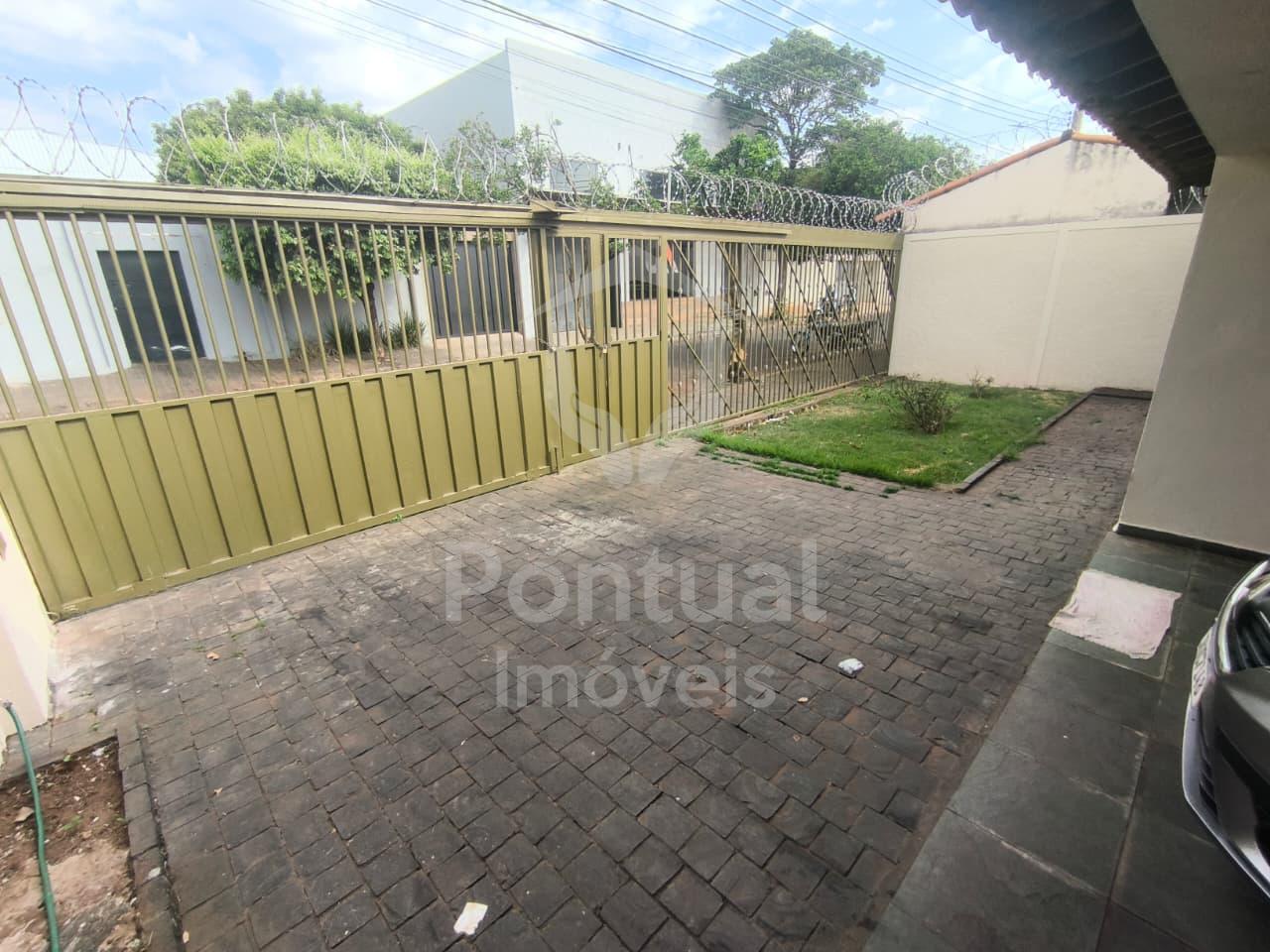 Casa com 4 dormitórios, 2 suites para locação, Saraiva, UBERLA...