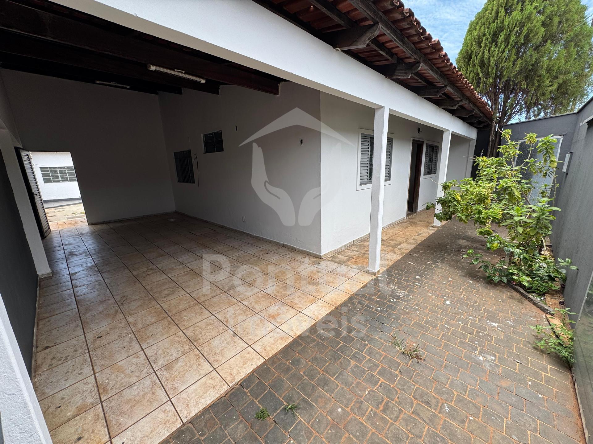 Casa com 3 dormitórios 1 suite para locação, Planalto, UBERLAN...