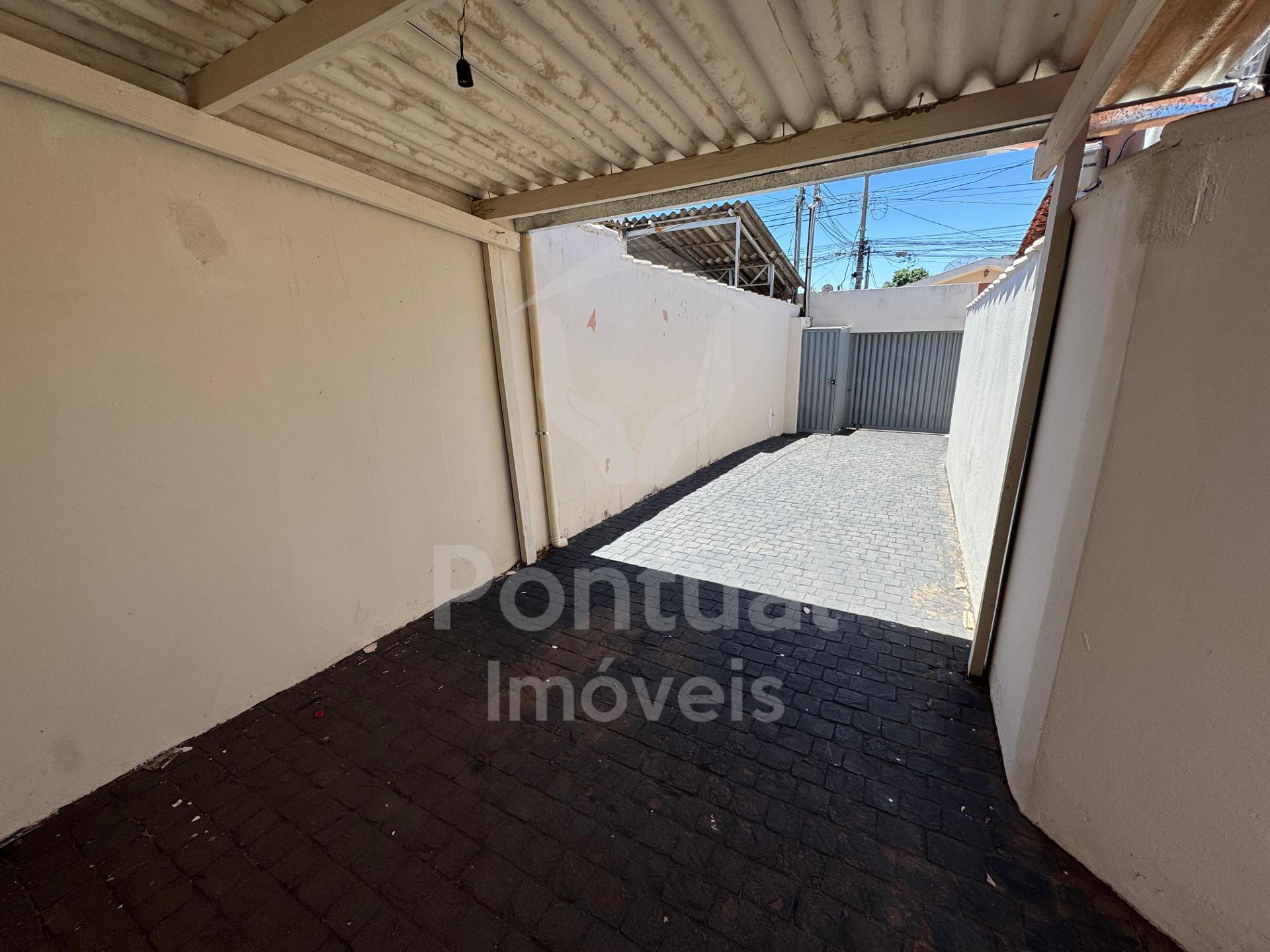 Casa com 2 dormitórios para locação, Martins, UBERLANDIA - MG