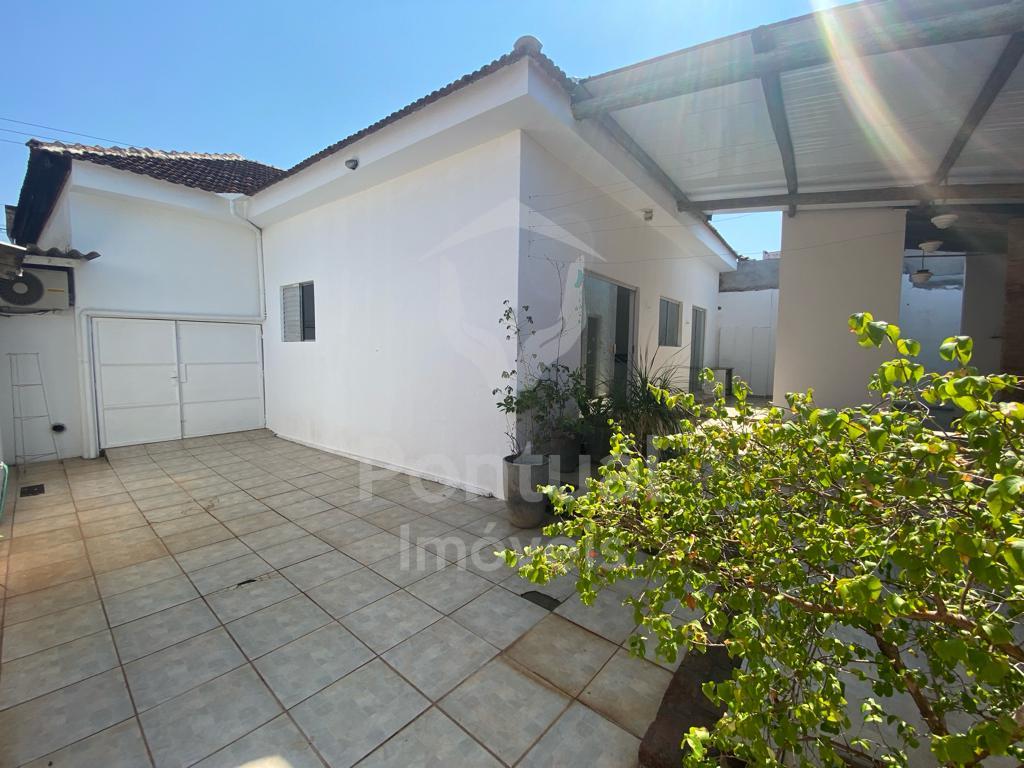 Casa com 3 dormitórios para locação, Fundinho, UBERLANDIA - MG