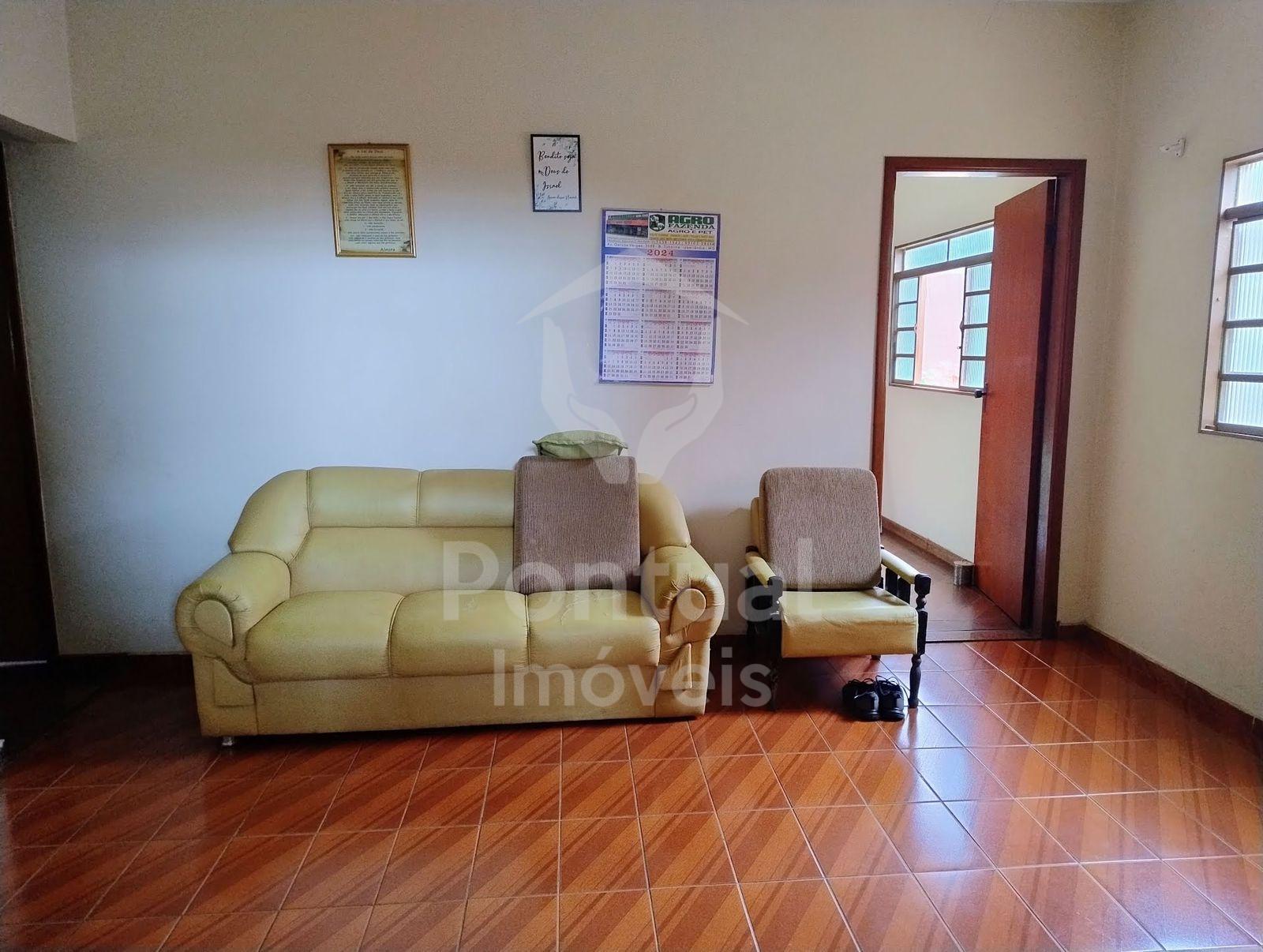 Casa à venda, com 3 quartos com sala em 2 ambientes, Tibery, U...