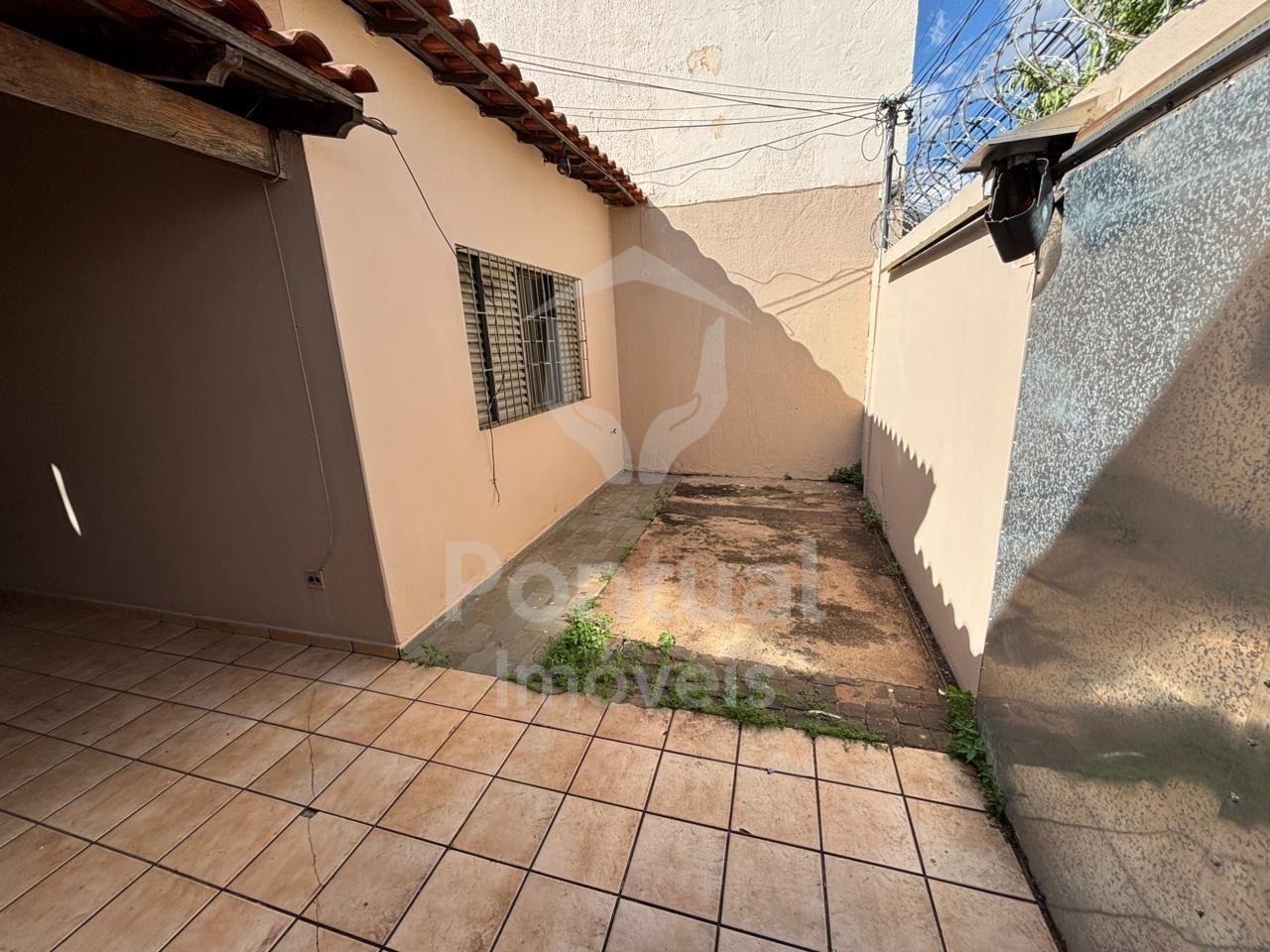 Casa para aluguel, 3 quartos, 1 suíte, 2 vagas, MARTINS - UBER...