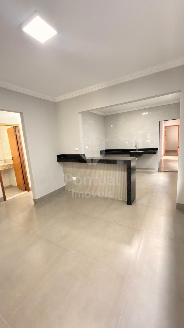 Casa a venda, com 3 quartos sendo 2 suites, bairro Jardim Patr...