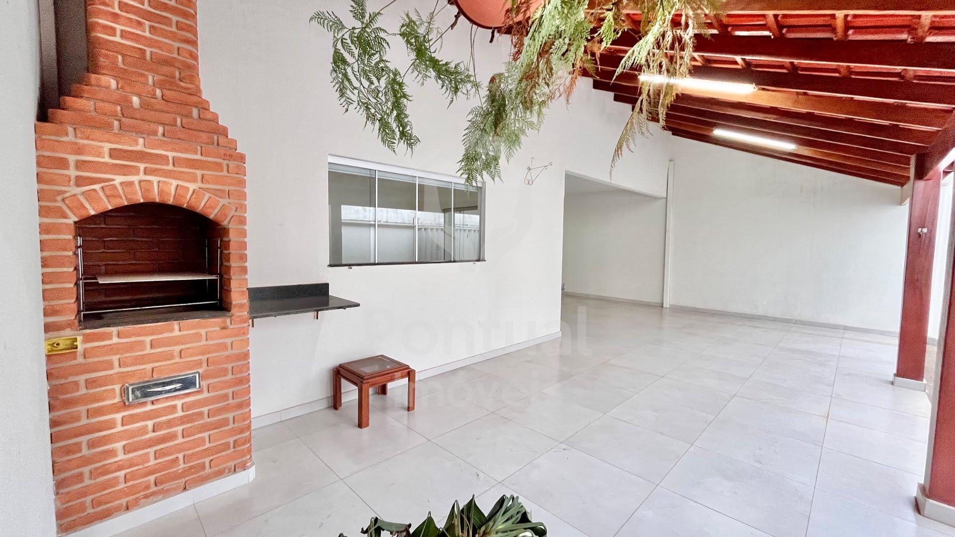 Casa à venda, com 3 quartos sendo 1 suíte, Jardim Patricia, UB...