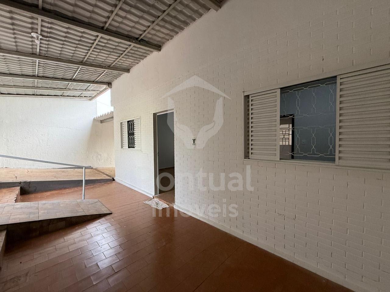 Casa ? venda, com 2 quartos sendo 1 com arm?rio, Jaragu?, UBER...