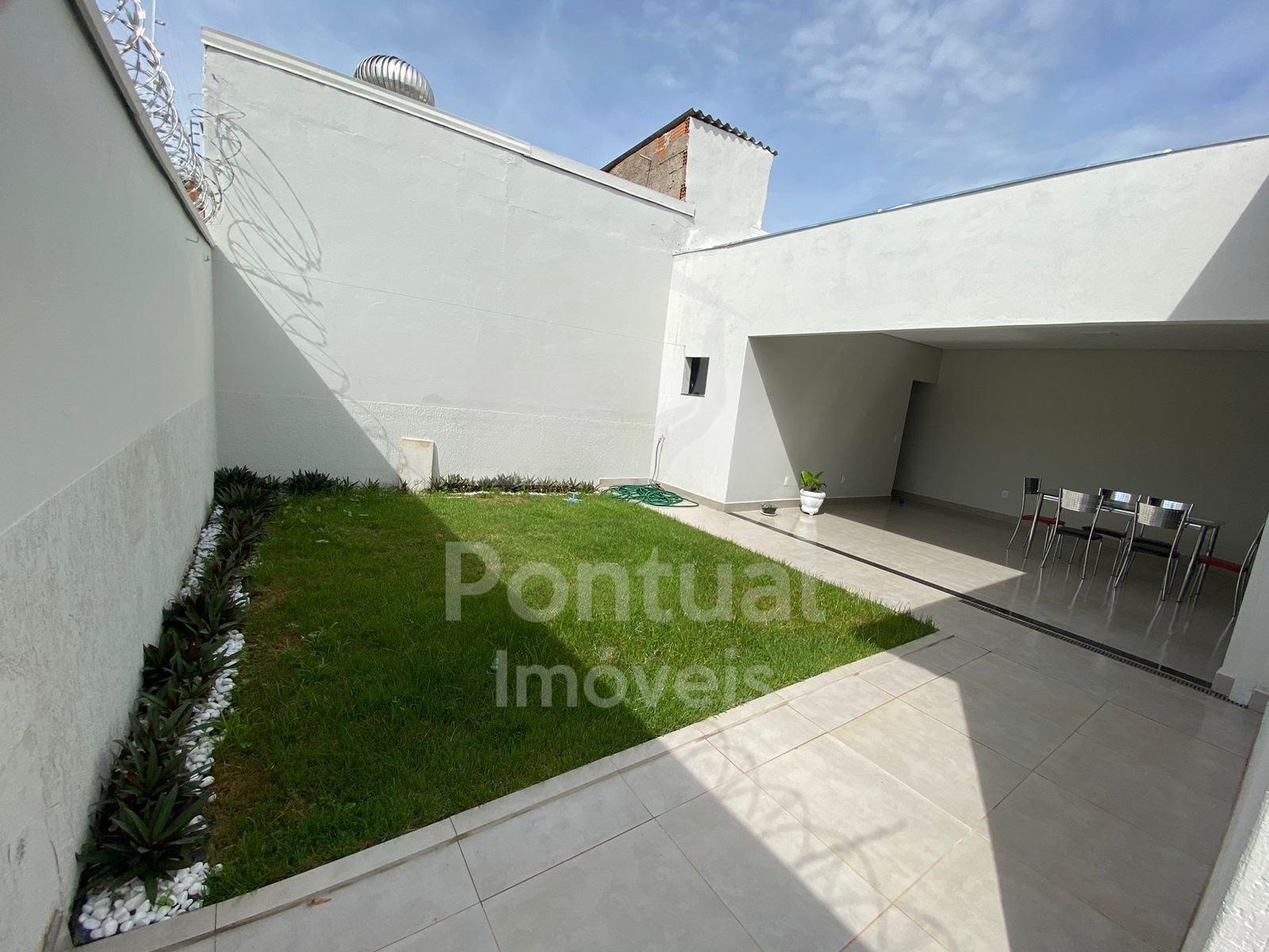 Casa à venda, com 3 quartos sendo 1 suíte, Planalto, UBERLANDI...