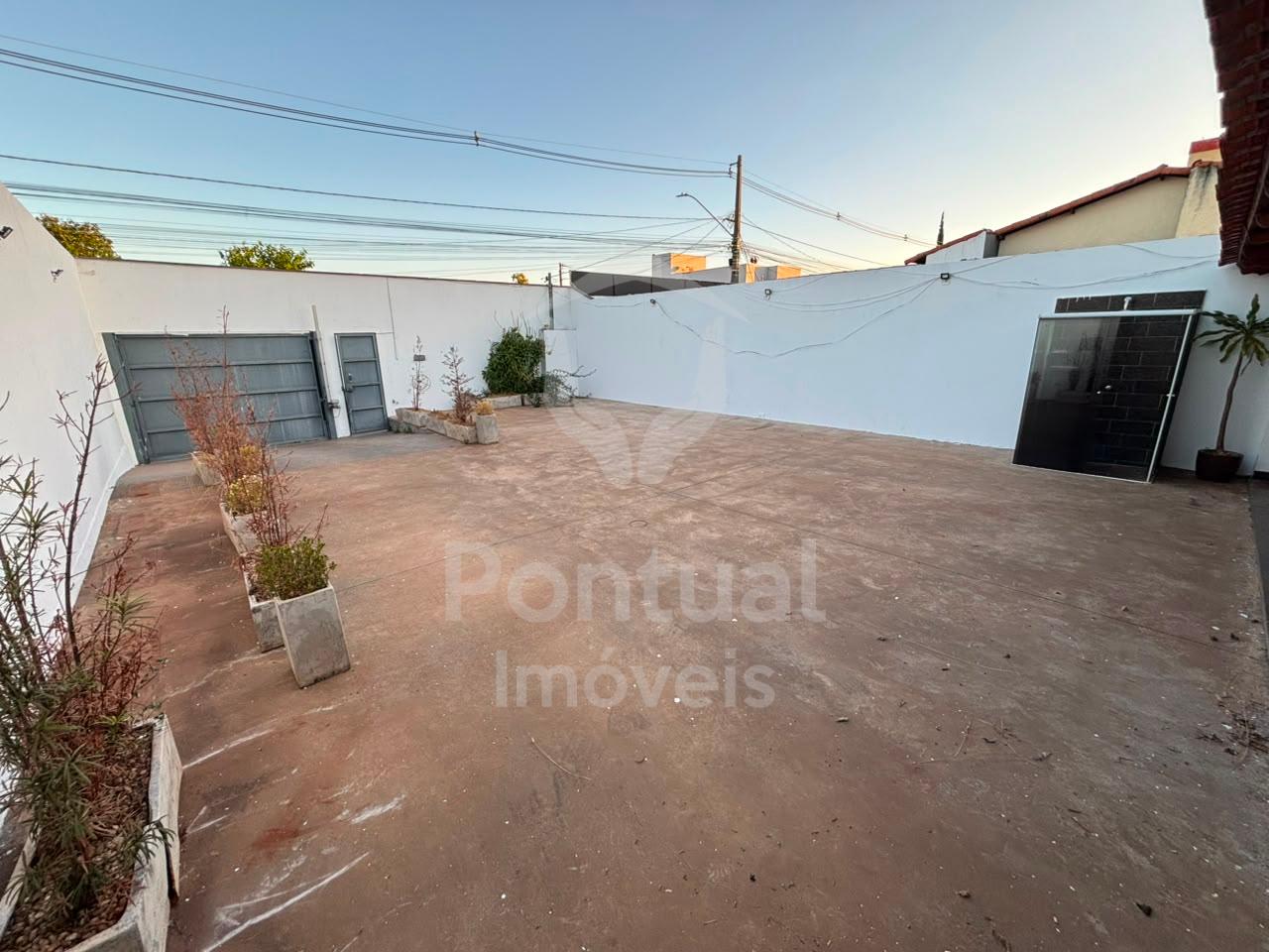 Casa residencial ou comercial, disponivel para locação no bair...