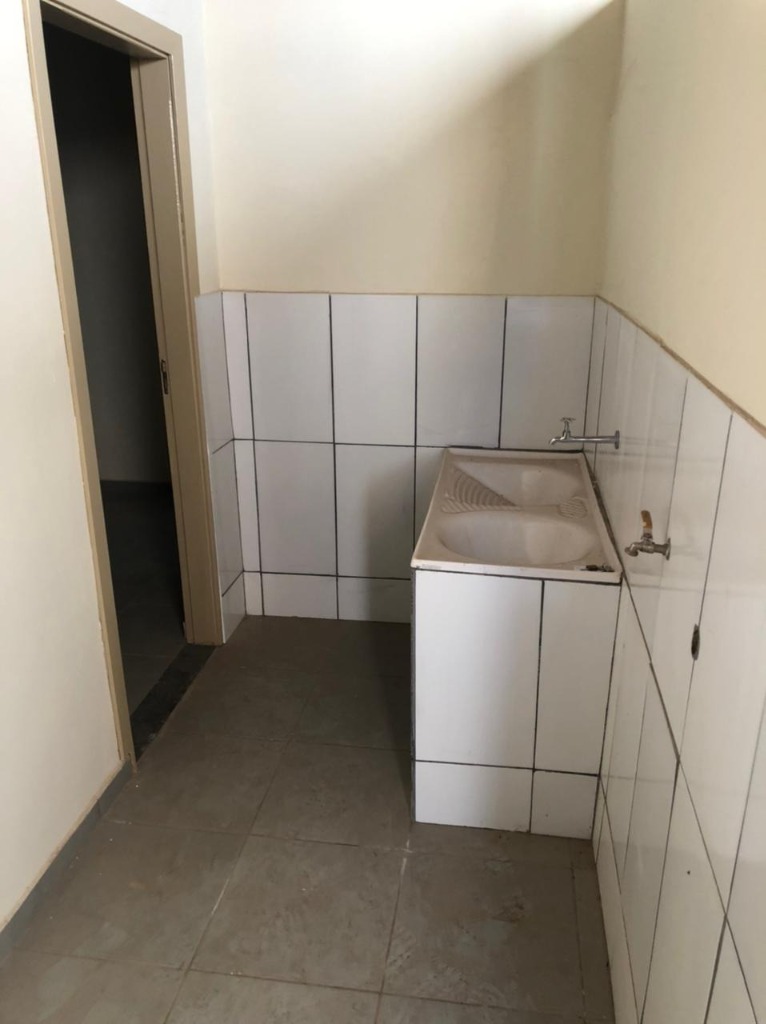 Casa   Kitinet com 1 dormit?rio para loca??o, Saraiva, UBERLAN...