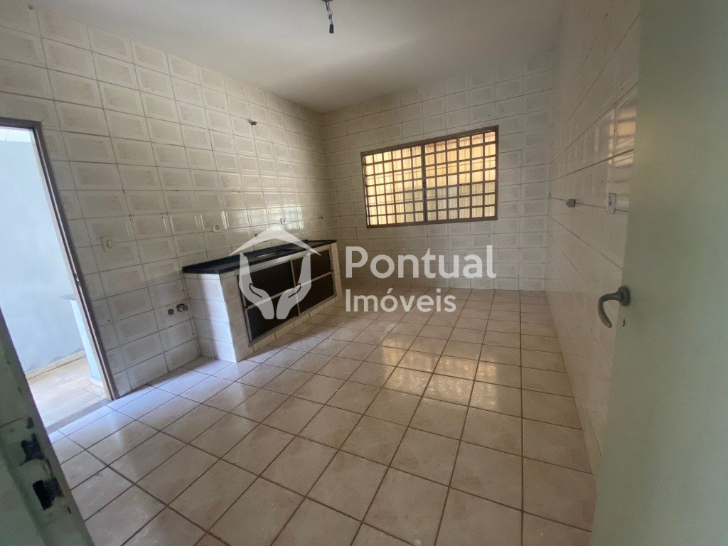 Casa 3 4 sendo 2 suites, Edicula com 1 4 e banheiro  no Bairro...