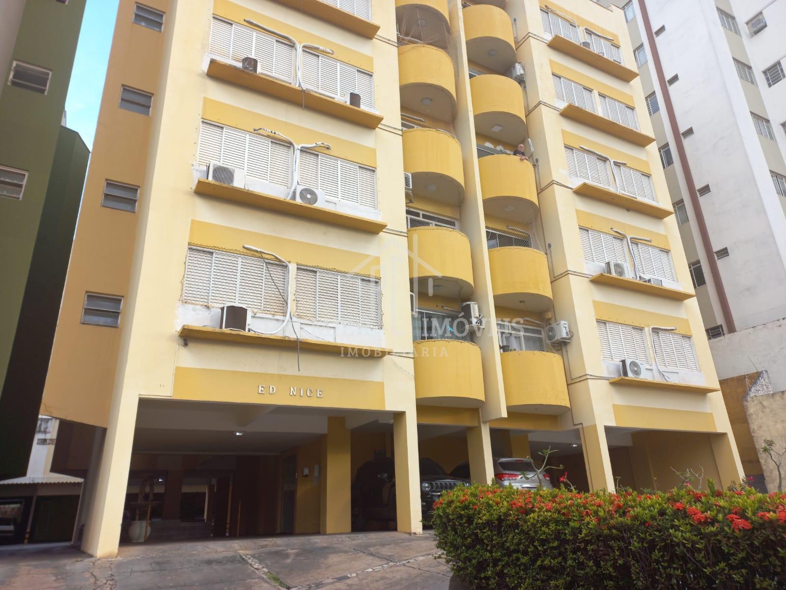 Vendo apartamento localizado no Bosque da Saúde, Edifício Nice, contendo 3 quartos