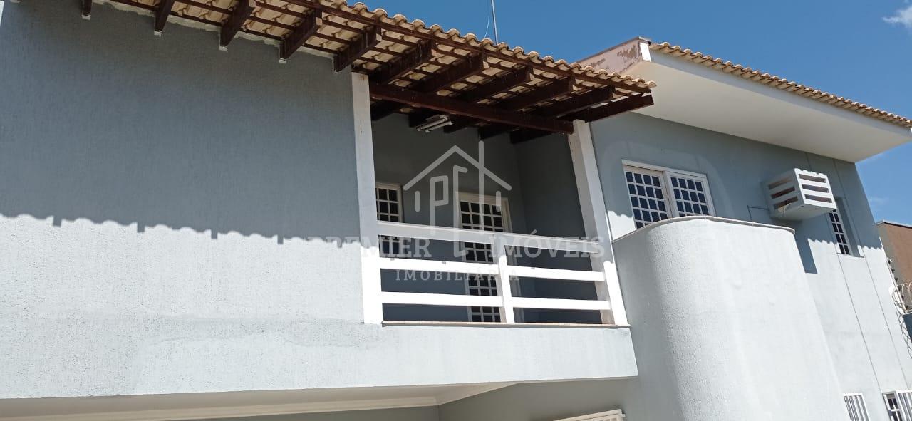Vendo Sobrado localizado no Jardim Itália, 4 quartos, 2 suítes, 1 suíte máster