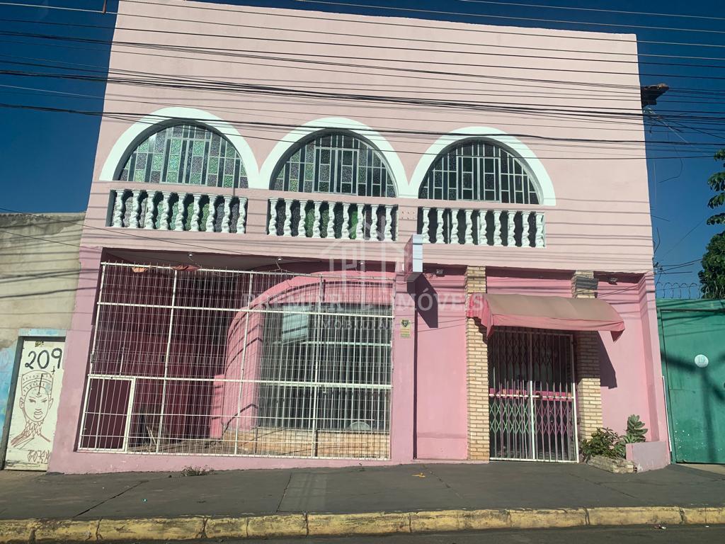 Vendo Sobrado residencial e comercial, localizado no Centro em  Av. Mato Grosso