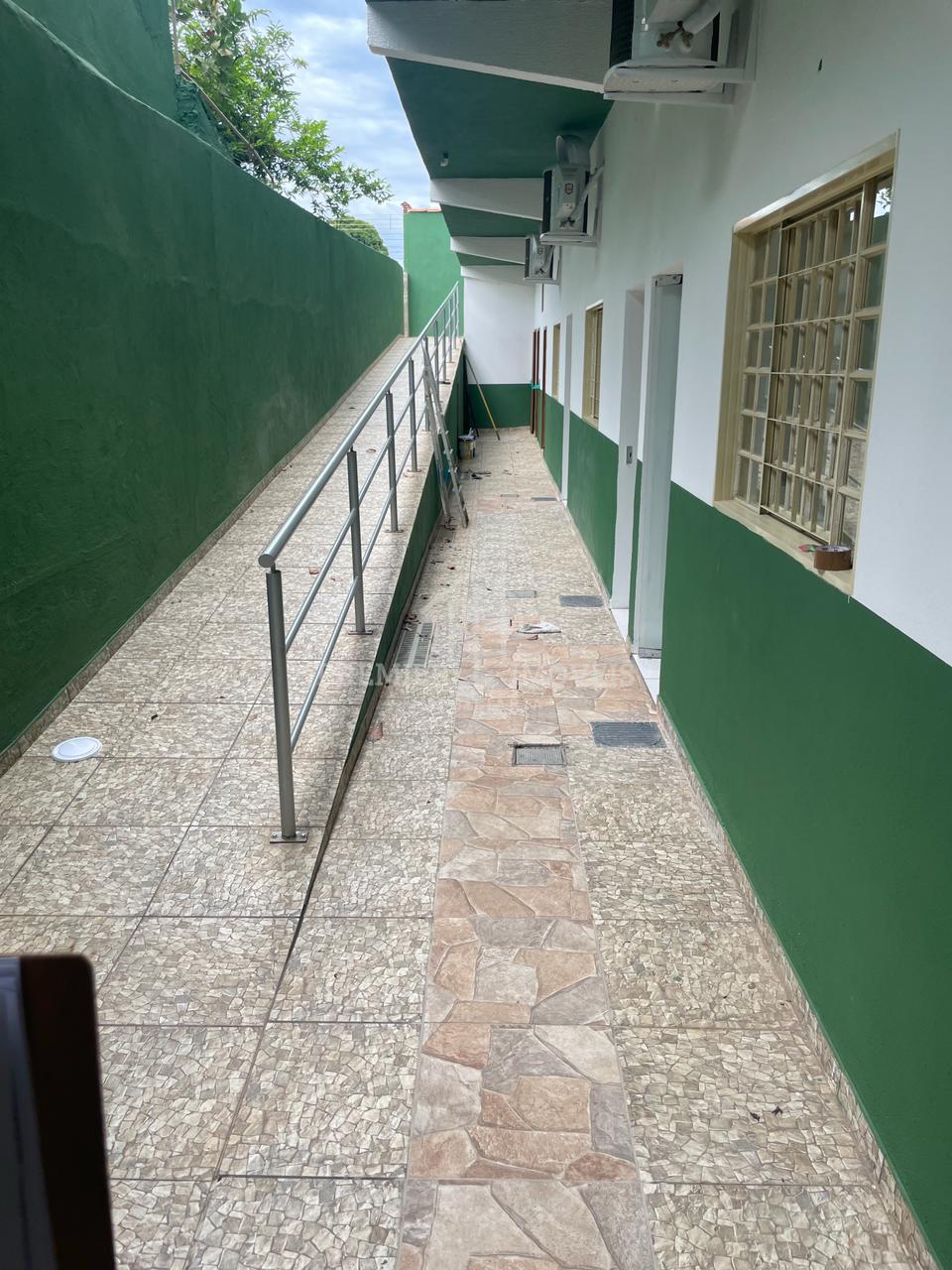 Loft com 01 suite com ar condicionado, sala, cozinha e area de serviço