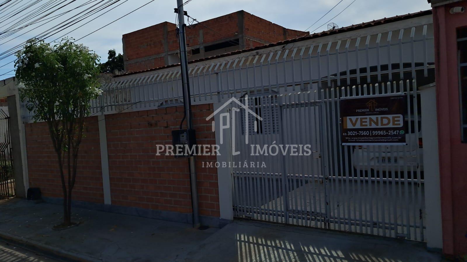 Vendo casa localizada no CPA IV, contendo 2 suítes e 1 quarto
