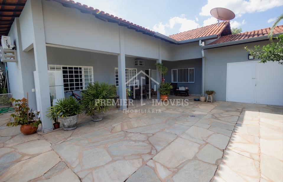 Casa a Venda  Jardim Califórnia, 3 quartos, 1 suíte , 3 banheiros e 4 vagas na garagem