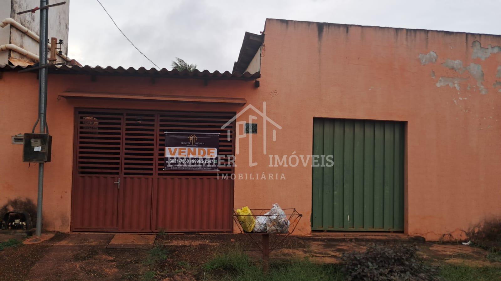 Casa a venda no Planalto com 4 quartos, 2 banheiros e um salão