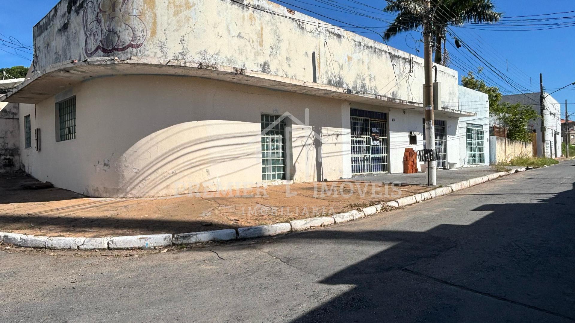 Vendo salas comerciais no Bairro Baú, na rua do Femina, 4 salas todas com banheiro