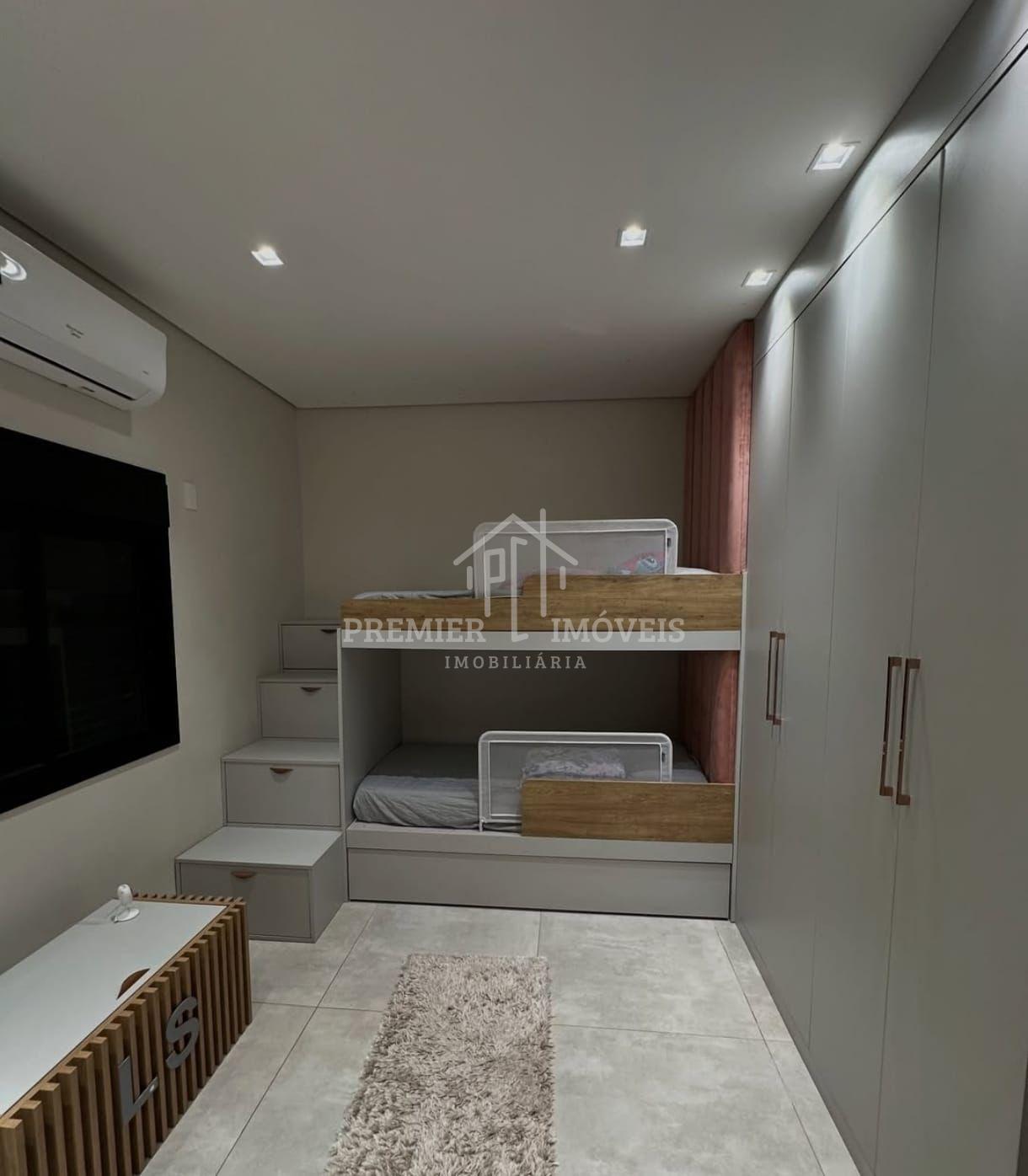 Casa no condomínio Florais do Valle no Bairro Ribeirão do Lipa com 3 suítes